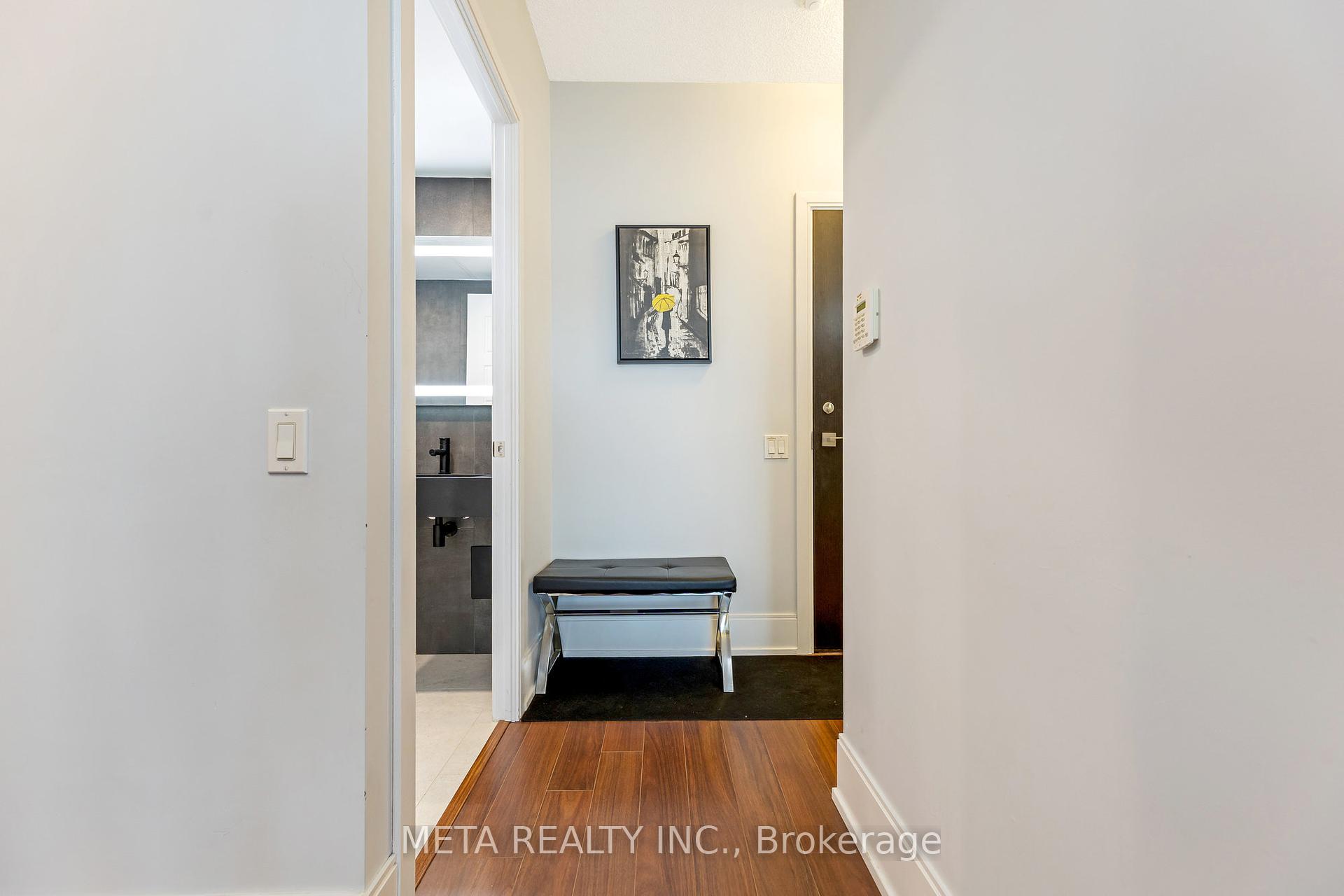 2 Bedrooms Condo at 15 Viking,  Toronto For sale