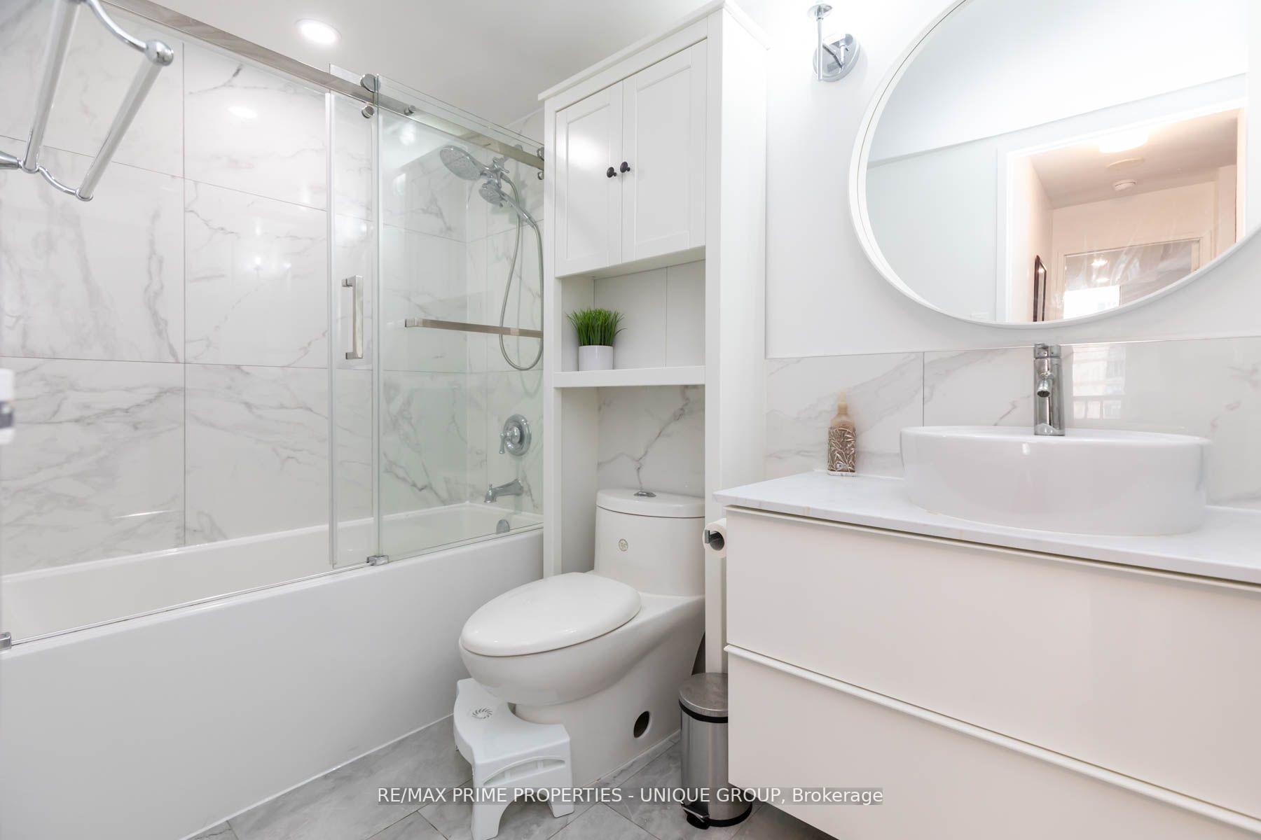 1 Bedroom Condo at 633 Bay, Toronto For sale