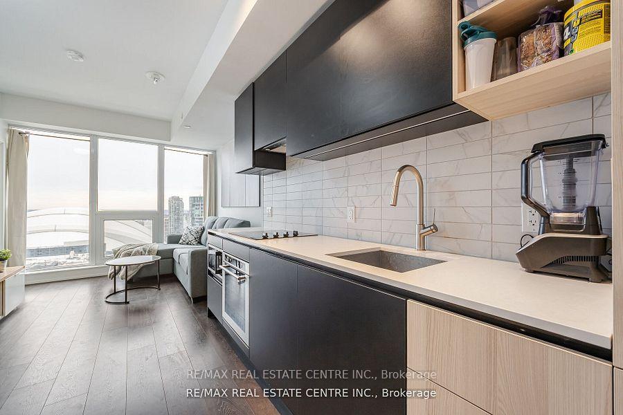 2 Bedrooms Condo at 55 Mercer, Toronto For sale