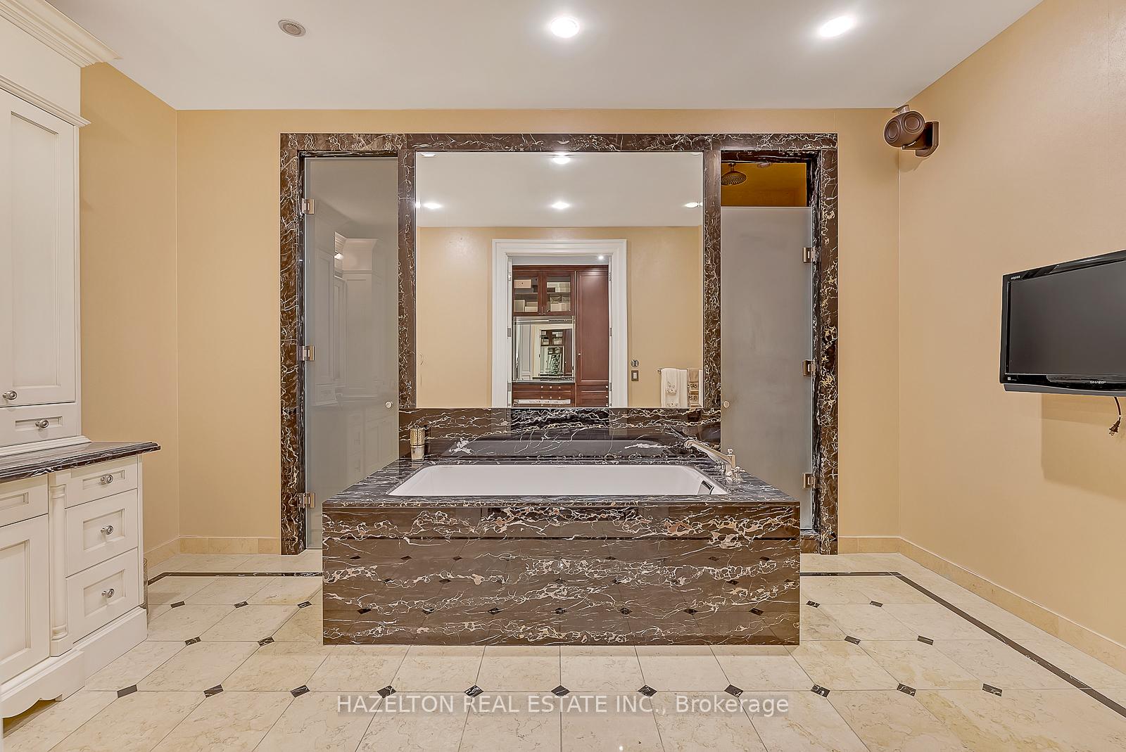 4 Bedrooms Condo at 118 Yorkville, Toronto For sale