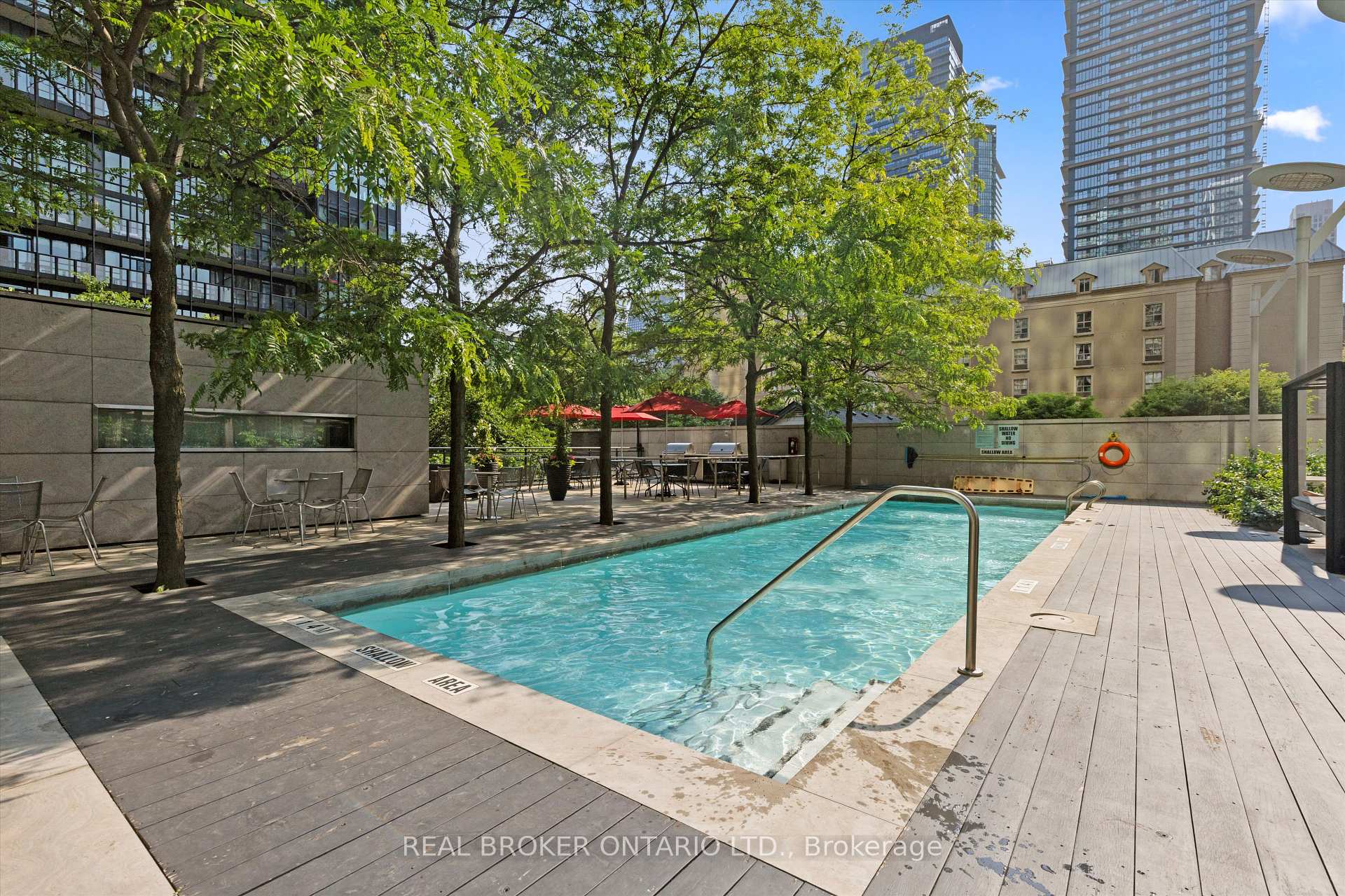 1 Bedroom Condo at 110 Charles, Toronto For sale
