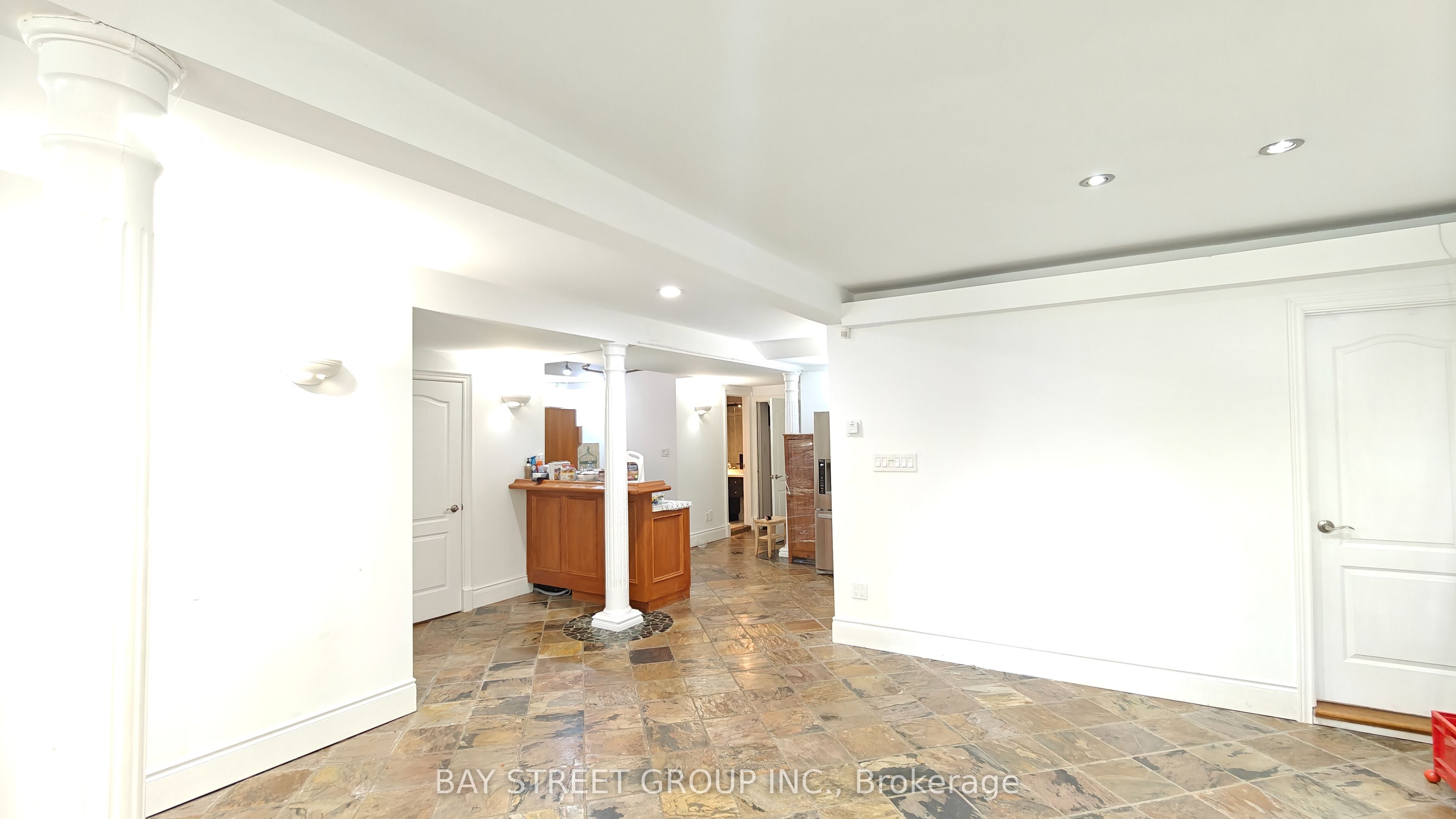 231 Shaftsbury Avenue N