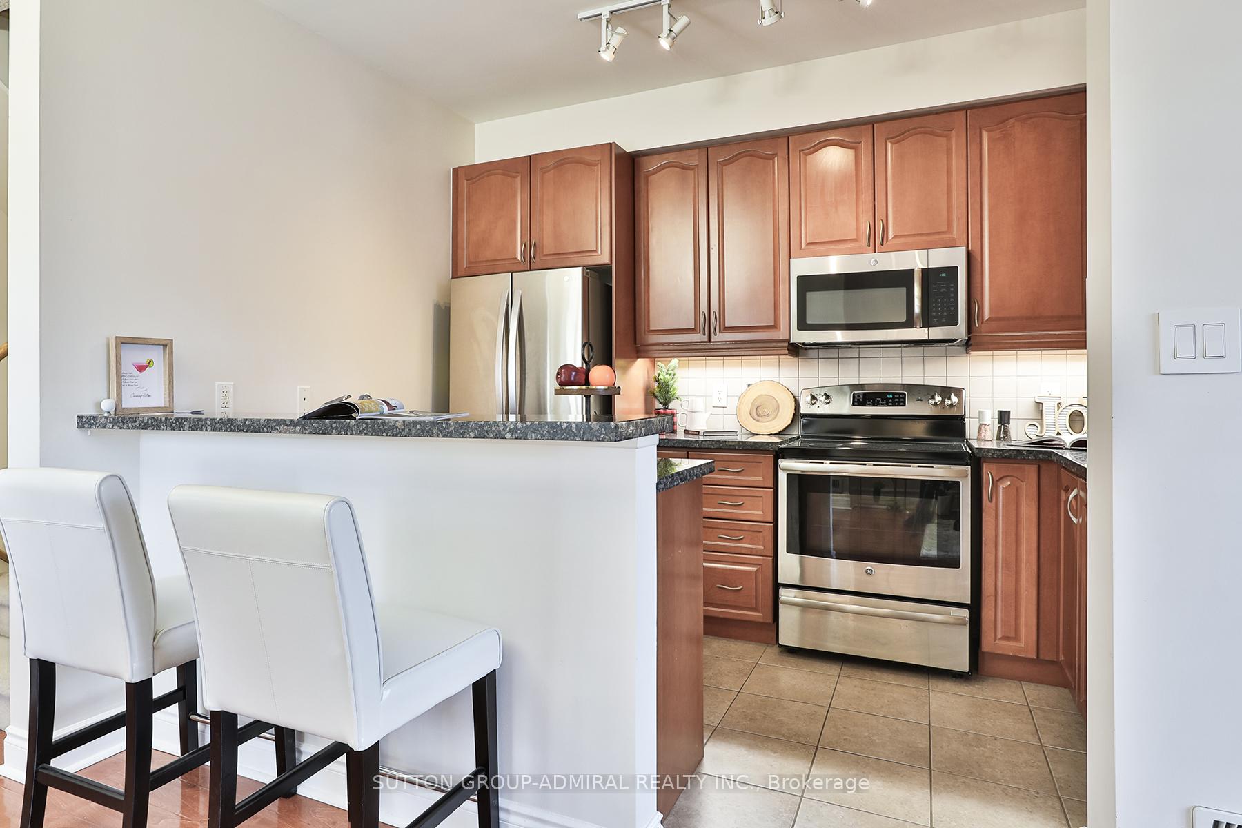 3 Bedrooms Condo at 8 Brighton, Vaughan For sale