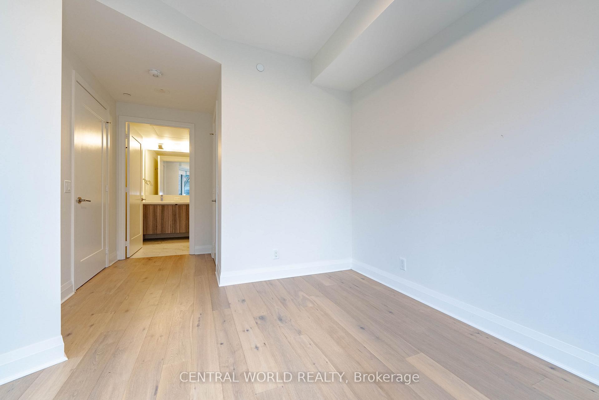 2 Bedrooms Condo at 151 Avenue,  Toronto For sale