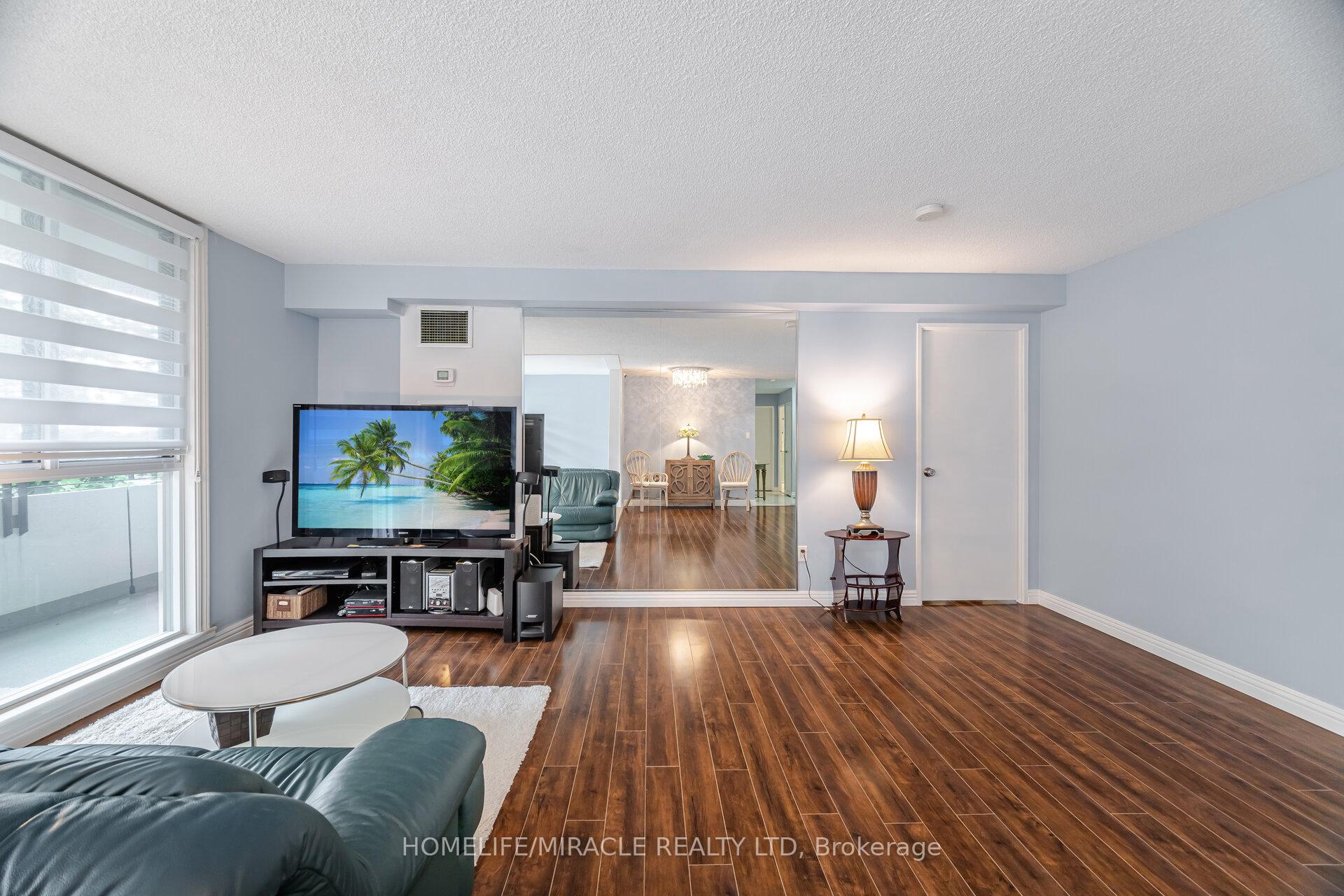 3 Bedrooms Condo at 1320 Mississauga valley, Mississauga For sale