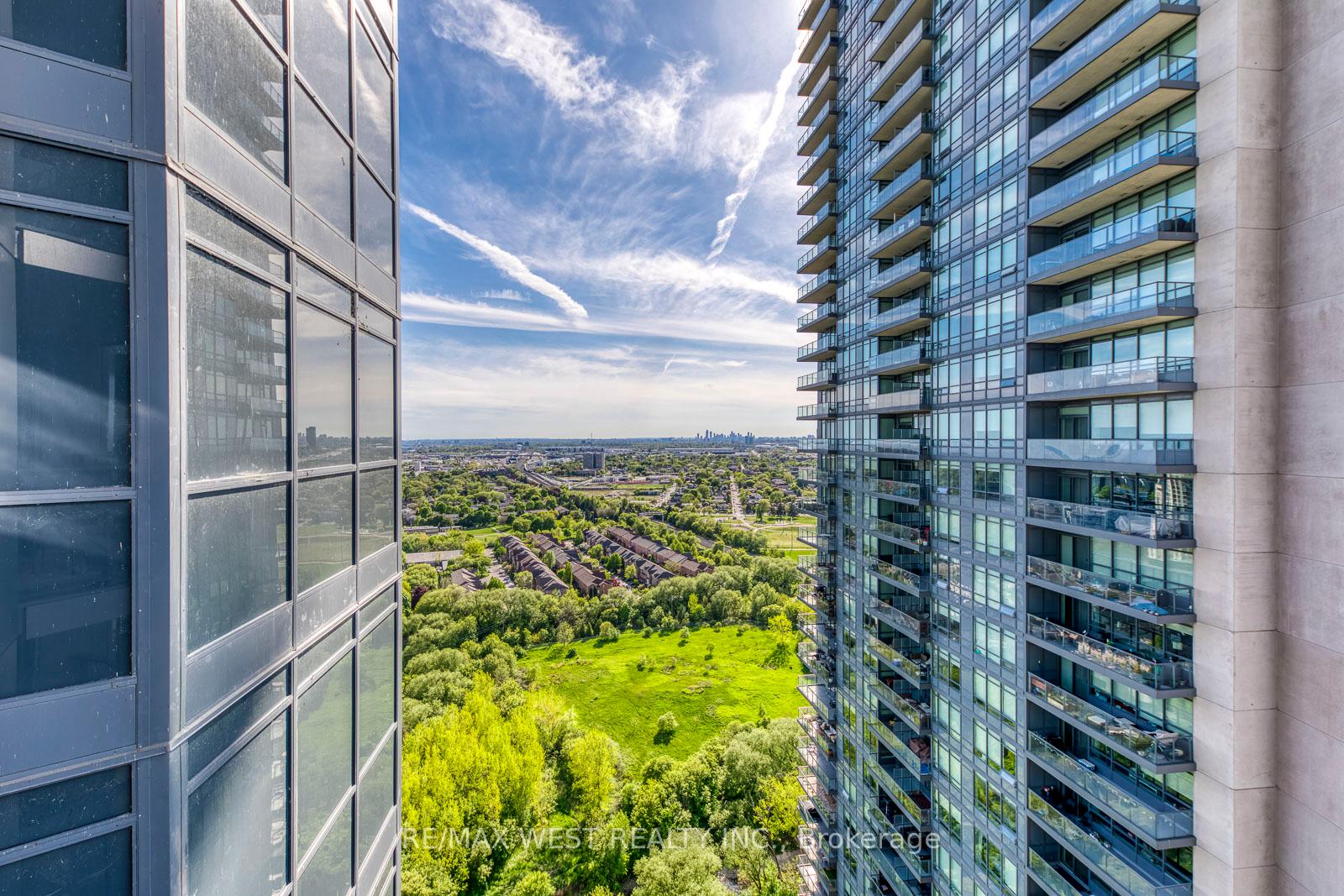 1 Bedroom Condo at 10 Park Lawn, Toronto For sale