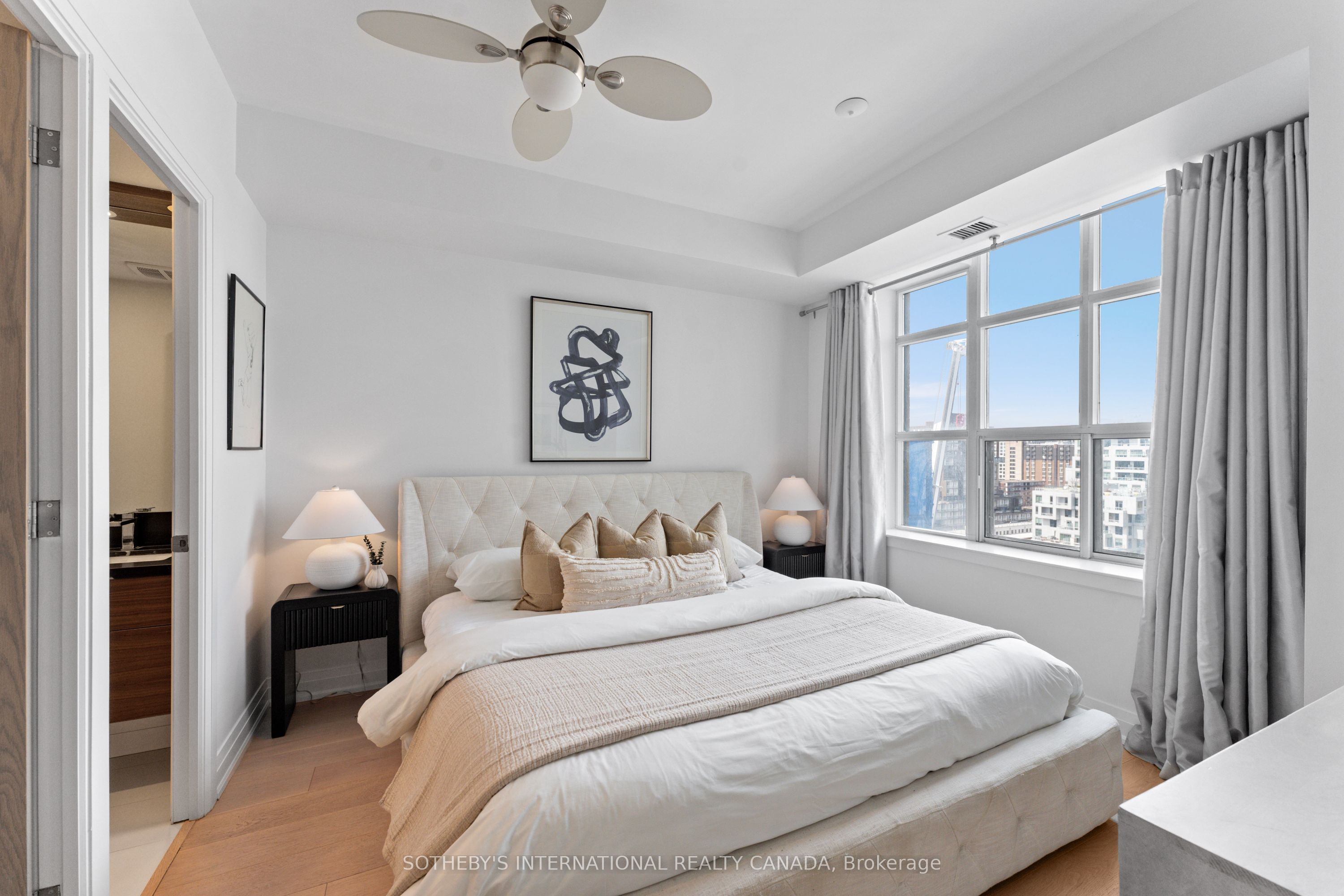 438 Richmond Street W, #1406