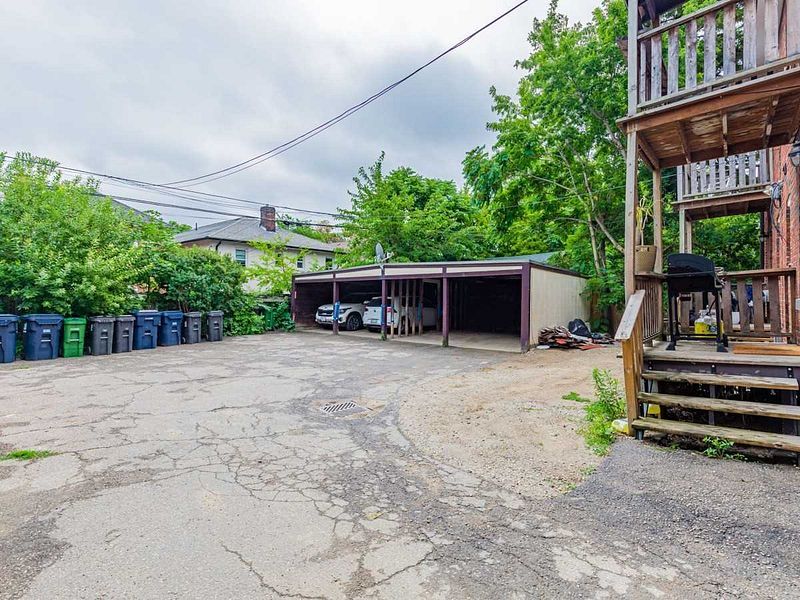 987 Avenue Road Lower