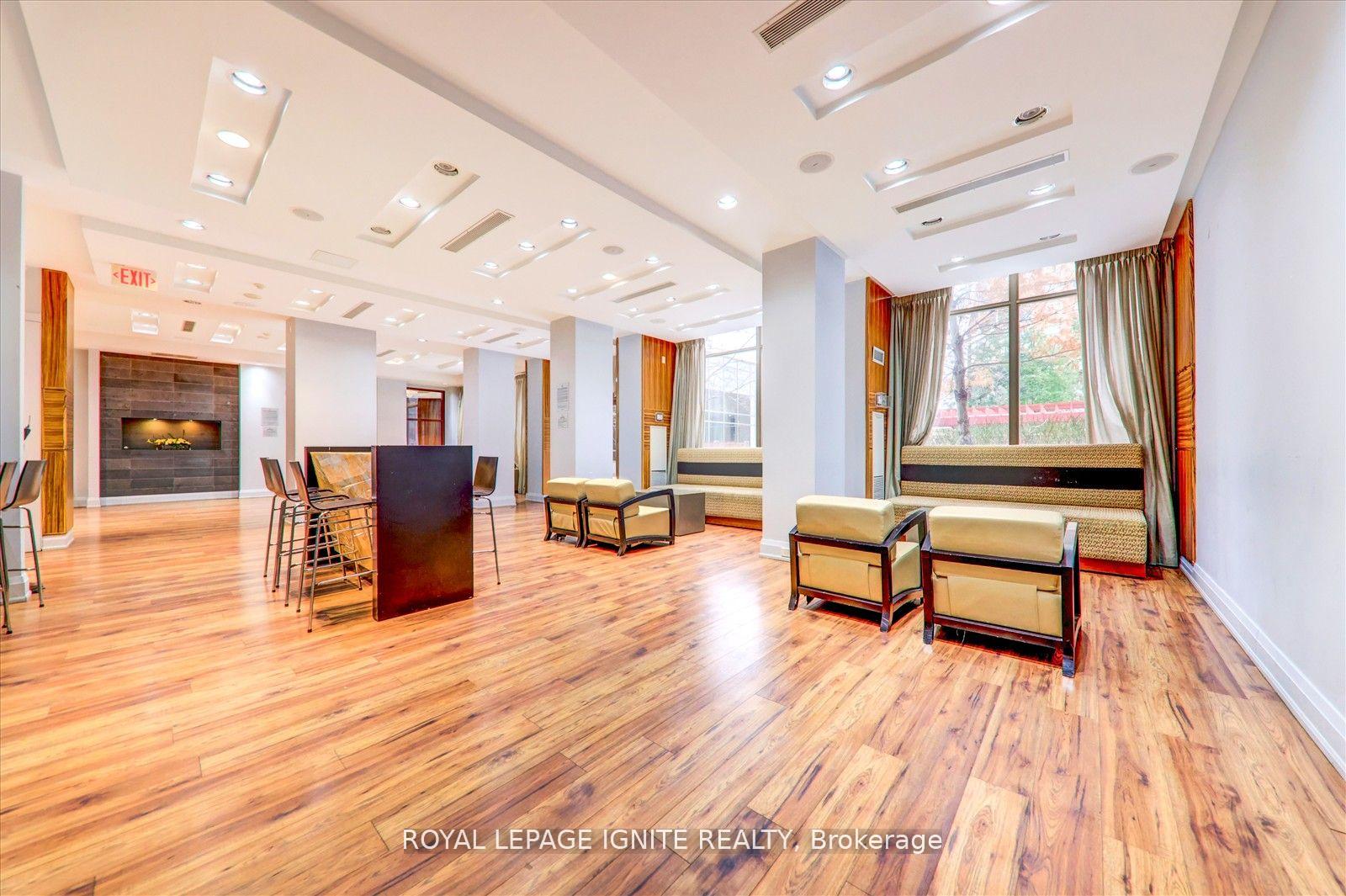 2 Bedrooms Condo at 310 Burnhamthorpe,  Mississauga For sale