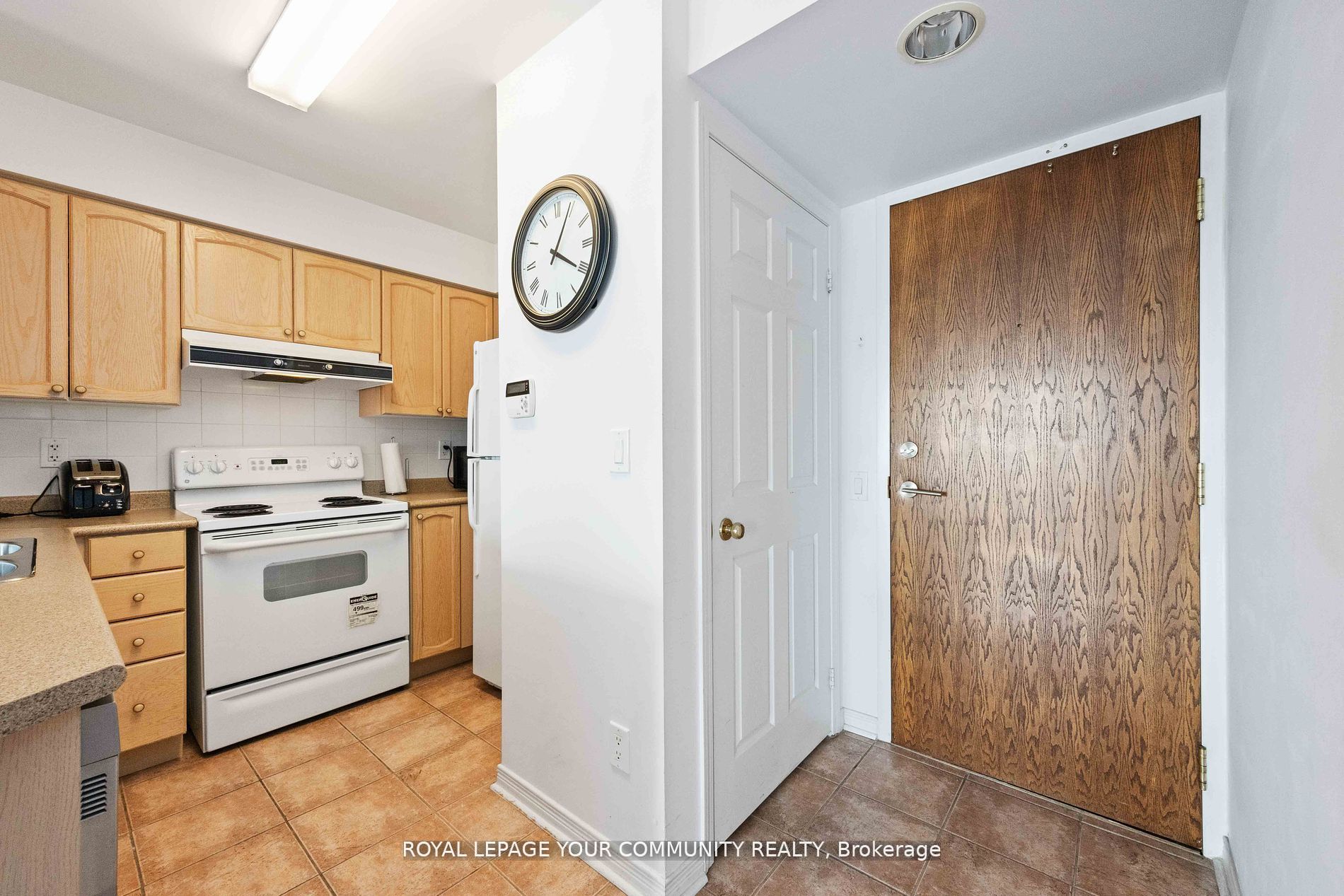 23 Oneida Crescent, #909