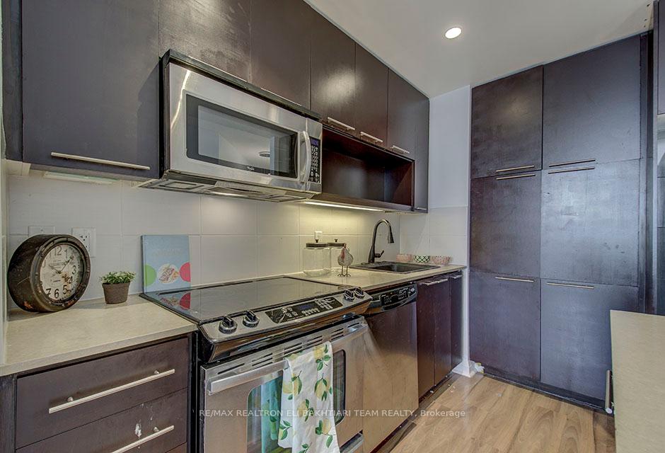 2 Bedrooms Condo at 100 Harrison Garden,  Toronto For sale