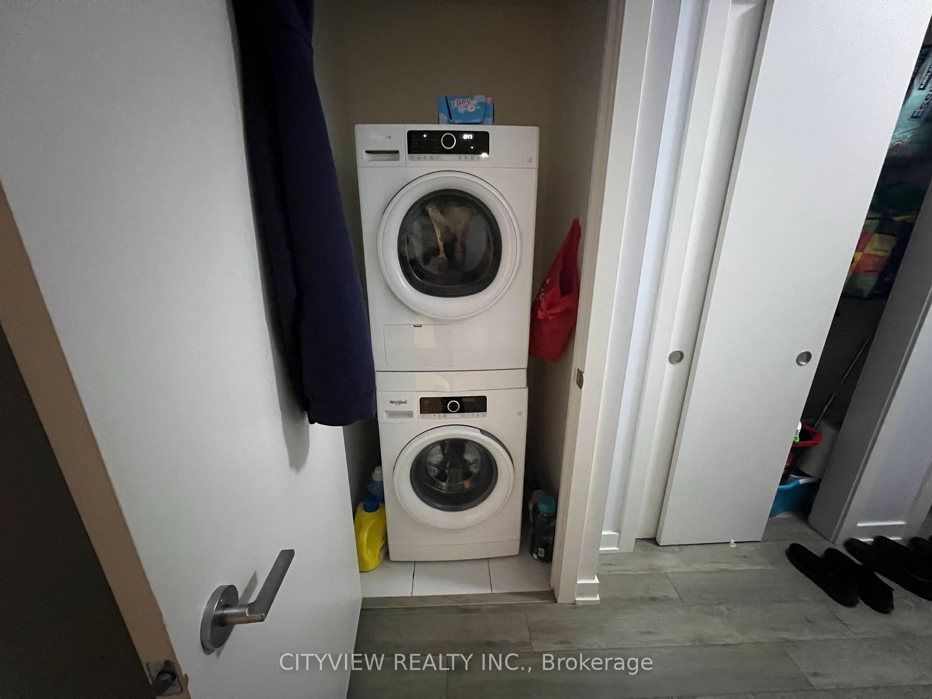 2 Bedrooms Condo at 212 king William, Hamilton For sale