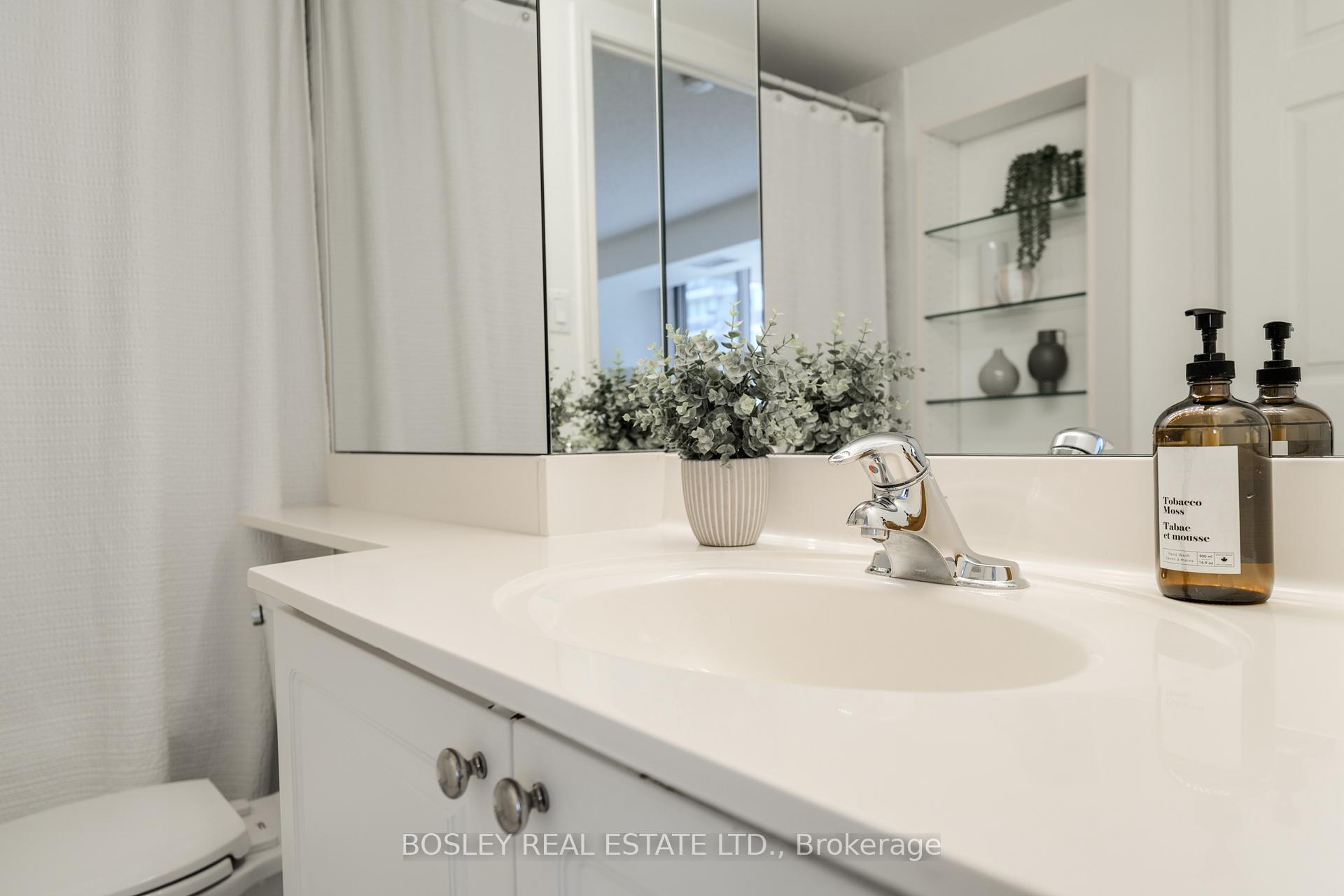 2 Bedrooms Condo at 188 Redpath, Toronto For sale