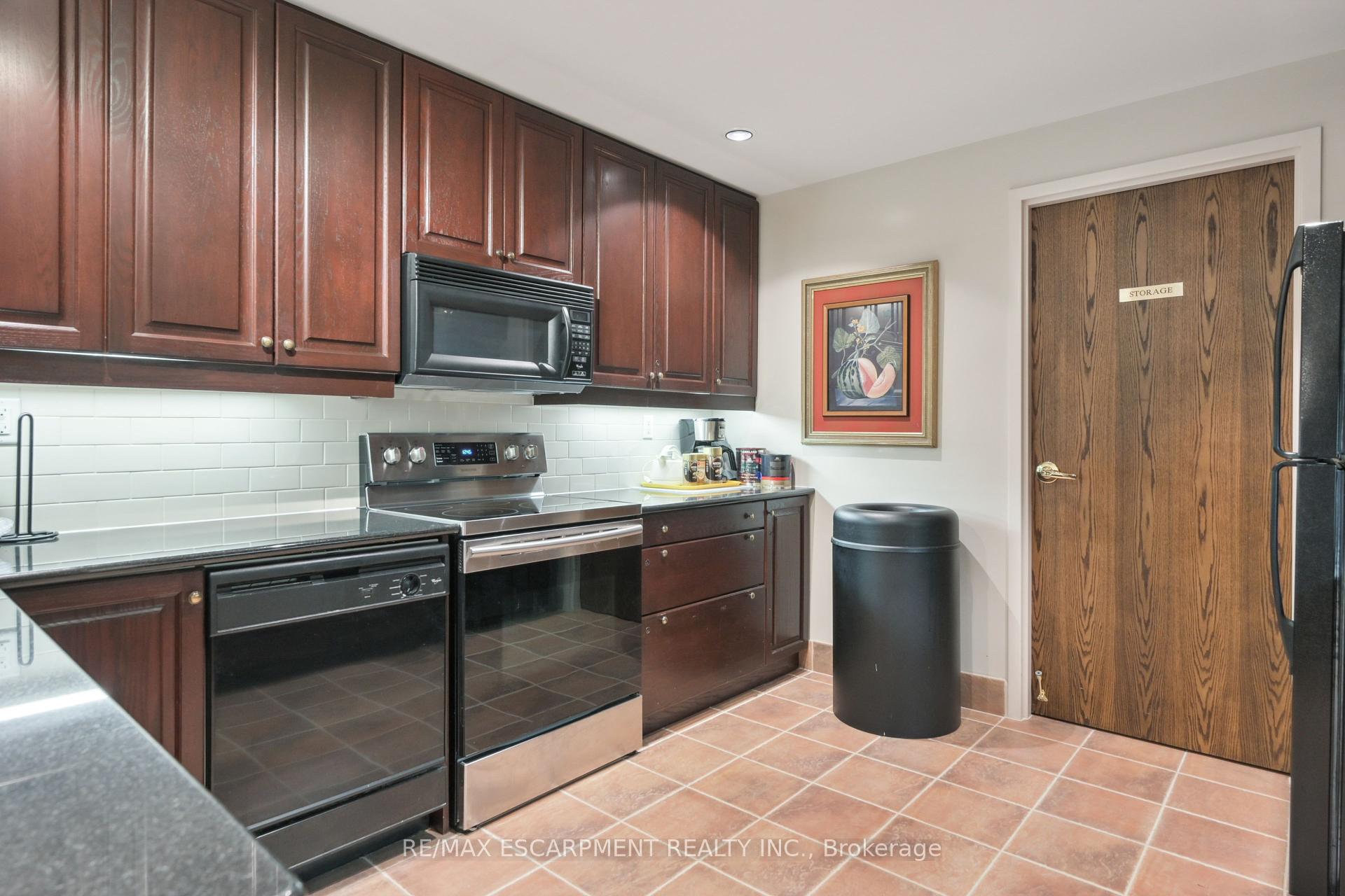1 Bedroom Condo at 1900 The Collegeway, Mississauga For sale