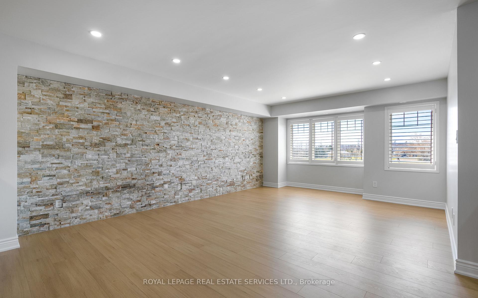 4 Bedrooms Condo at 5025 Ninth, Mississauga For sale