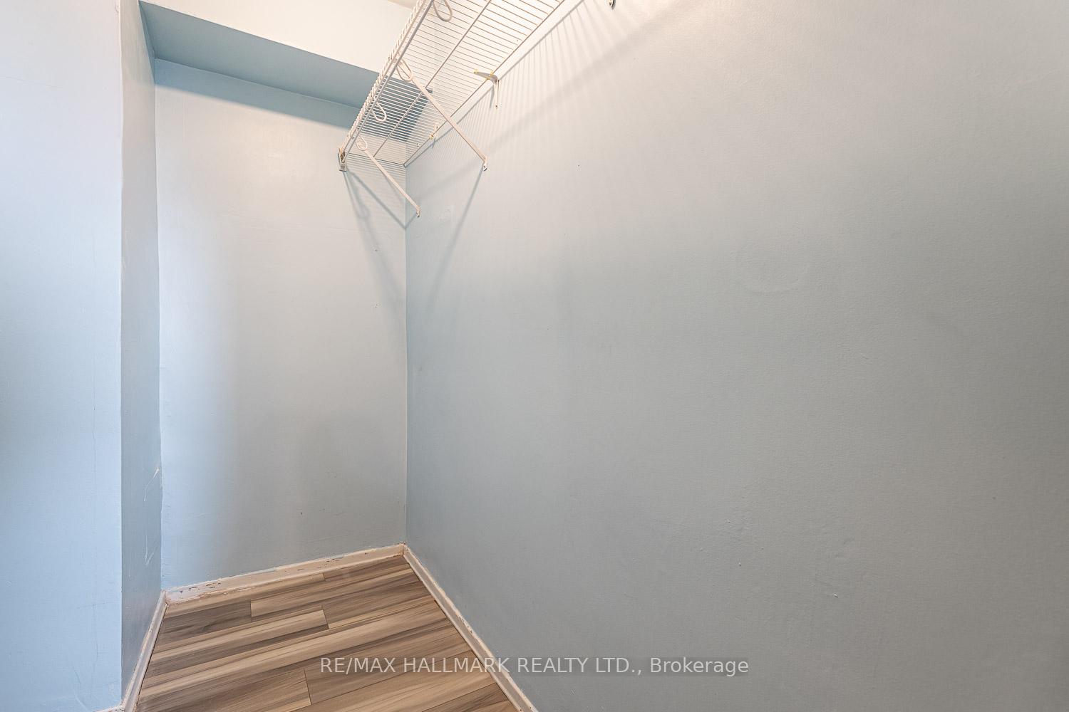 2 Bedrooms Condo at 5 Frith,  Toronto For sale