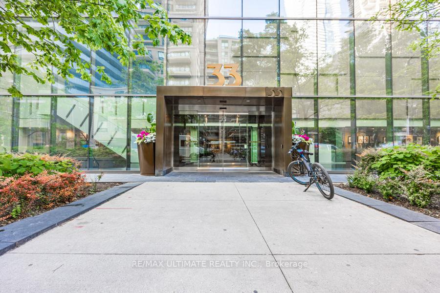 2 Bedrooms Condo at 33 Charles, Toronto For sale