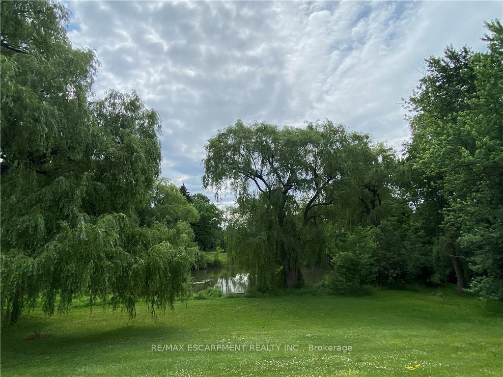 2 Bedrooms Condo at 1 Szollosy, Hamilton For sale