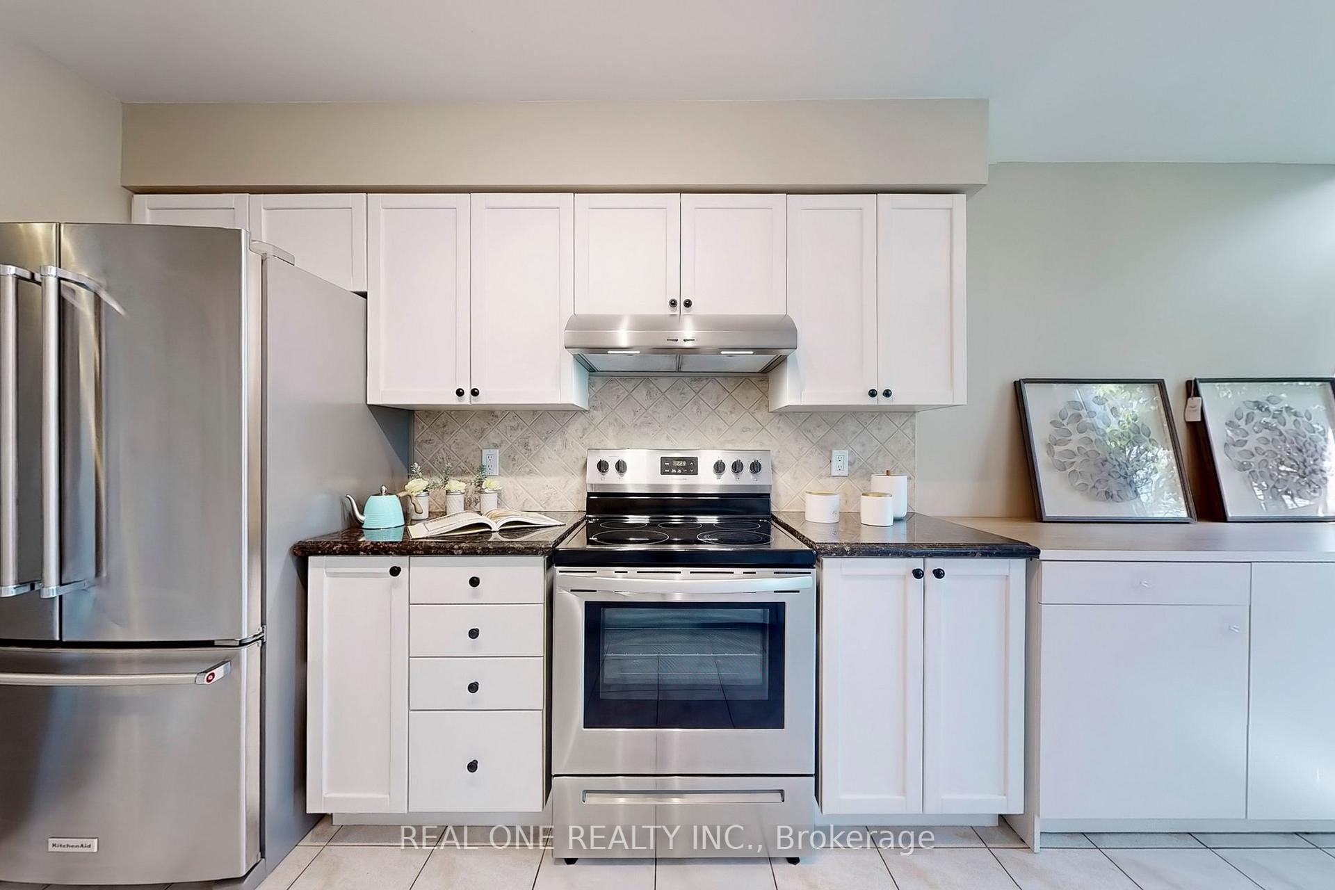 2 Bedrooms Condo at 8 Covington, Toronto For sale