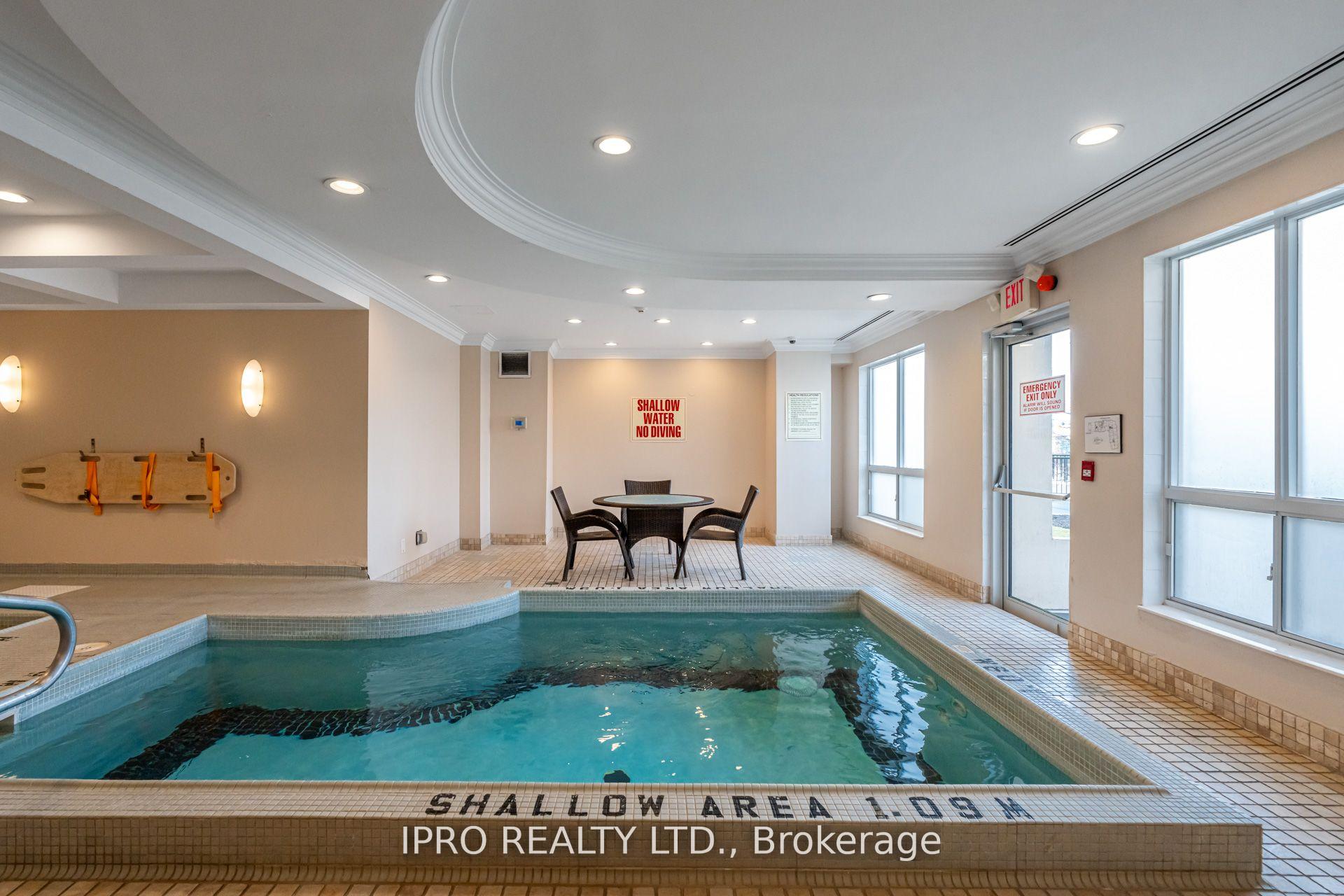 2 Bedrooms Condo at 1 Maison Parc, Vaughan For sale