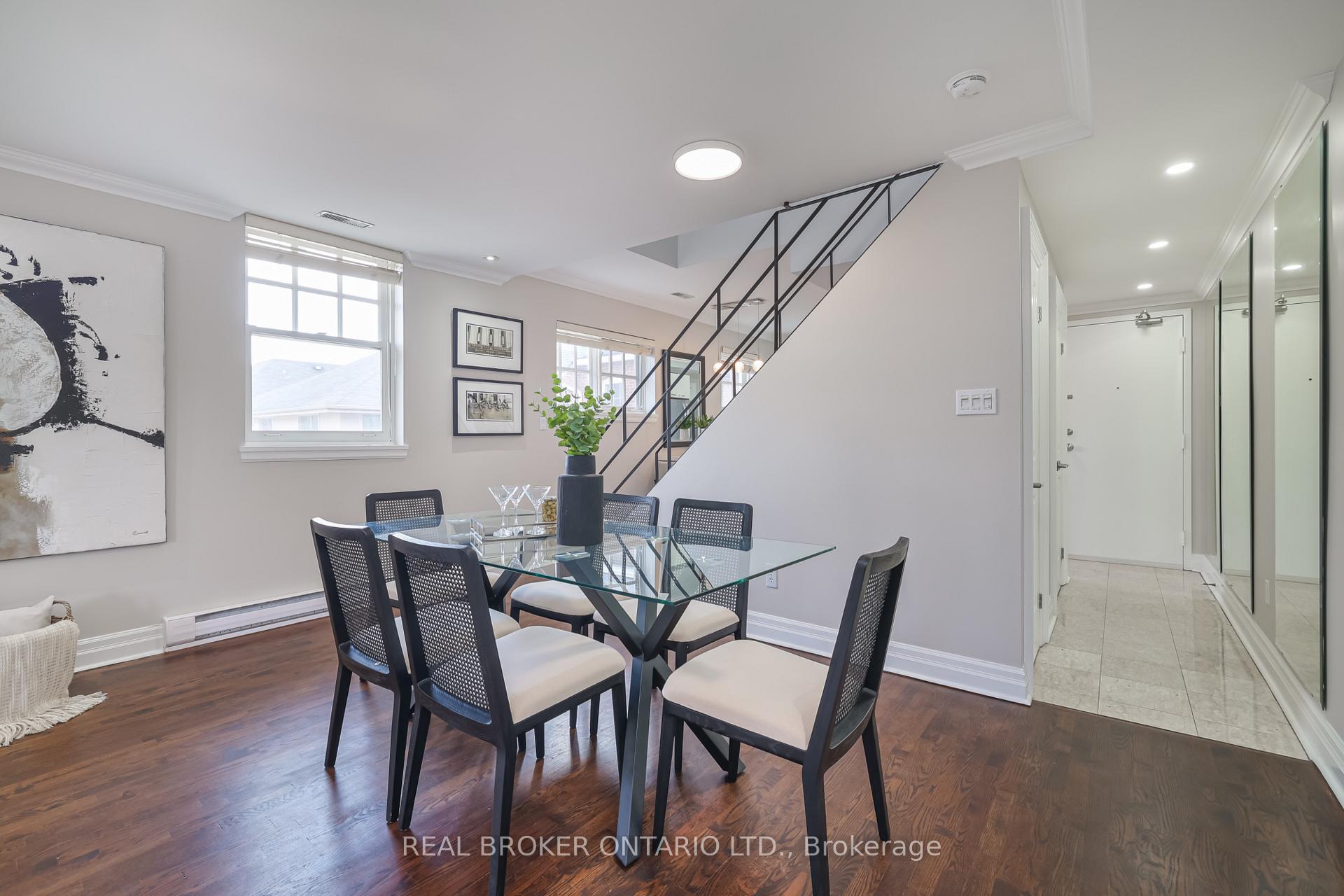 2 Bedrooms Condo at 195 Poplar Plains, Toronto For sale