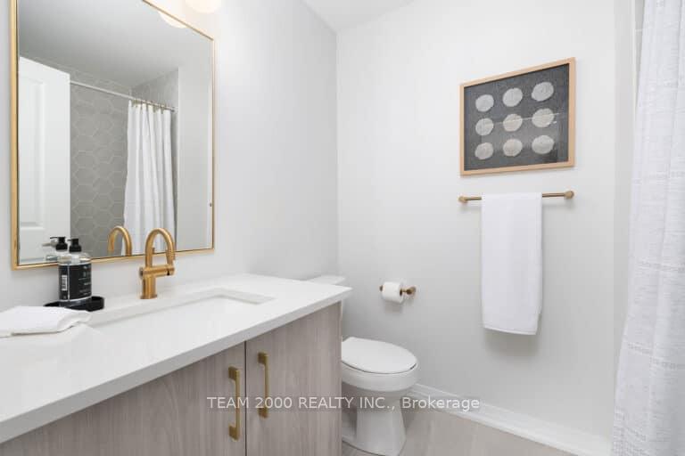 3 Bedrooms Condo at 10 Freedom, Hamilton For sale
