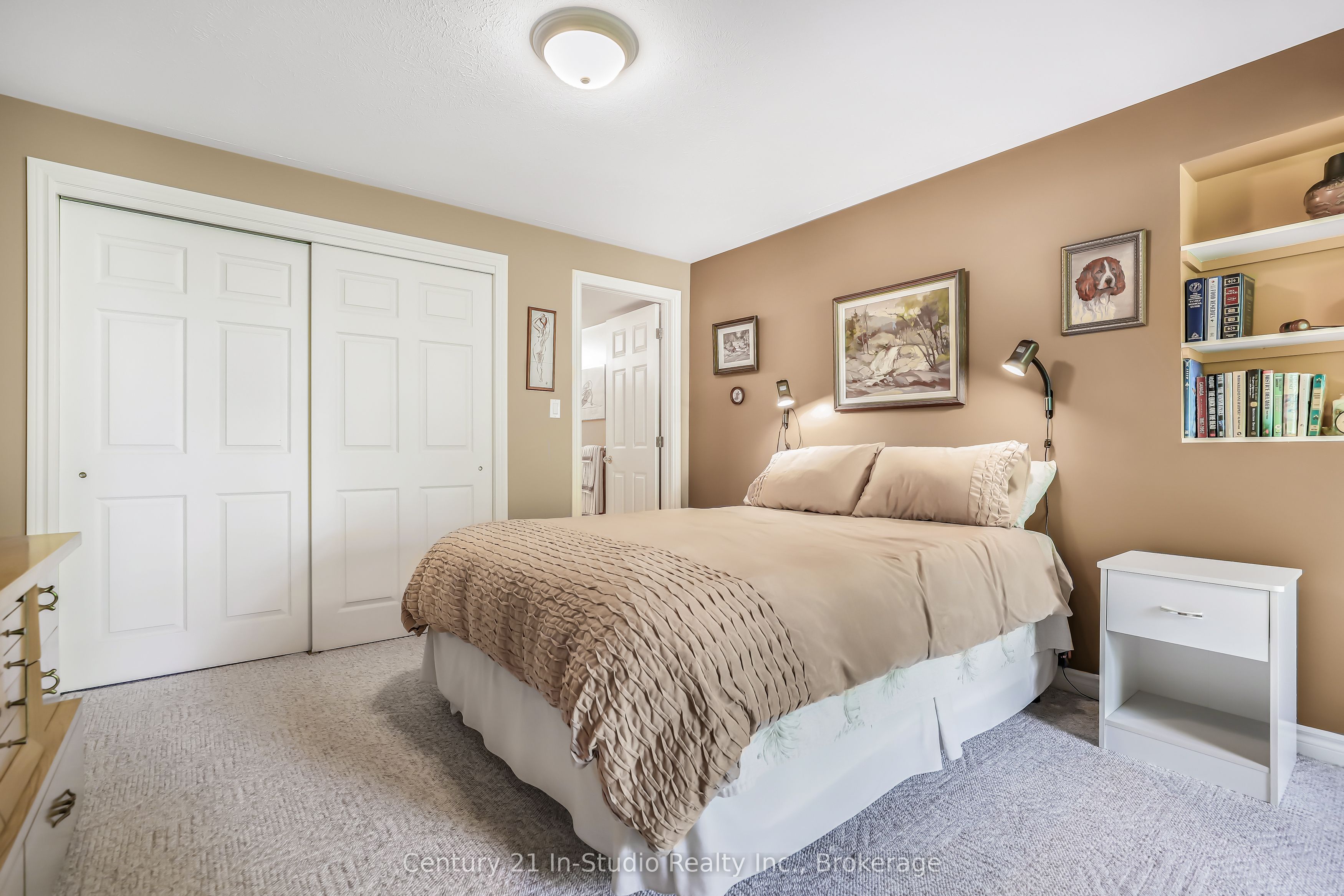 504877 GREY 1 Road