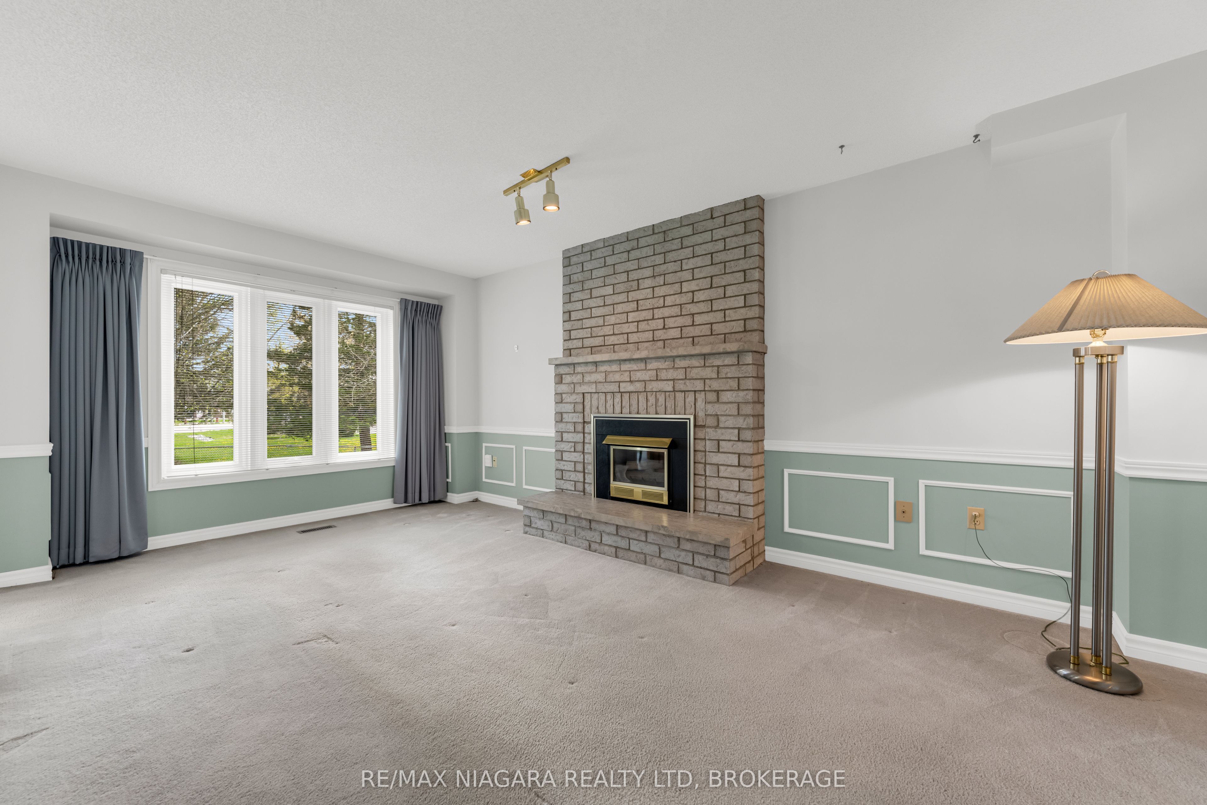 28 Woodside Square, Pelham, ON L0S 1E4