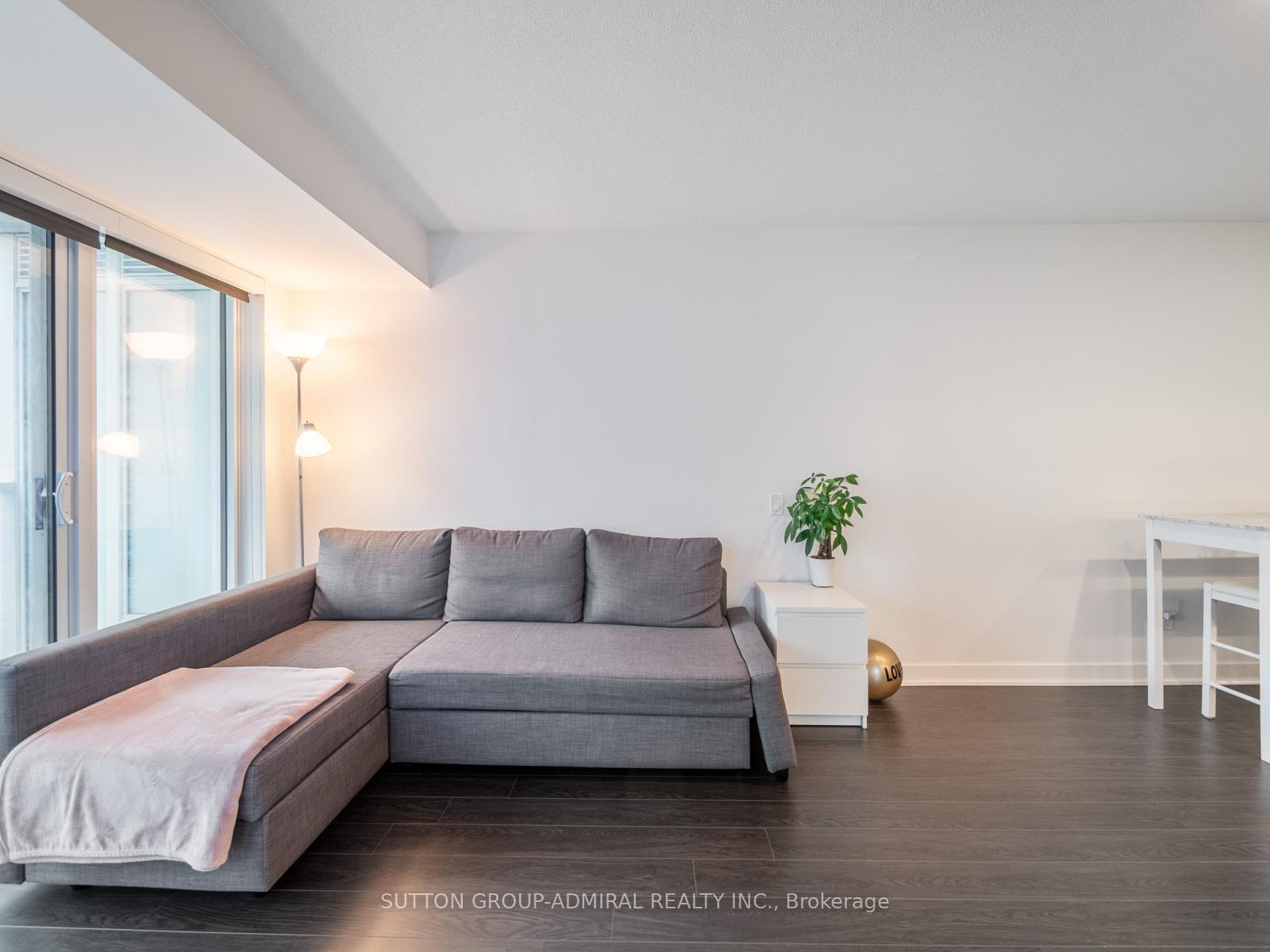 2 Bedrooms Condo at 19 Bathurst, Toronto For sale