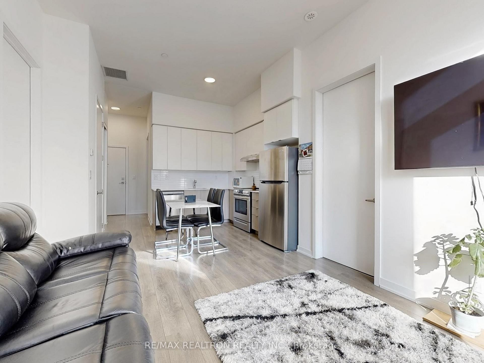 2 Bedrooms Condo at 160 Canon Jackson, Toronto For sale