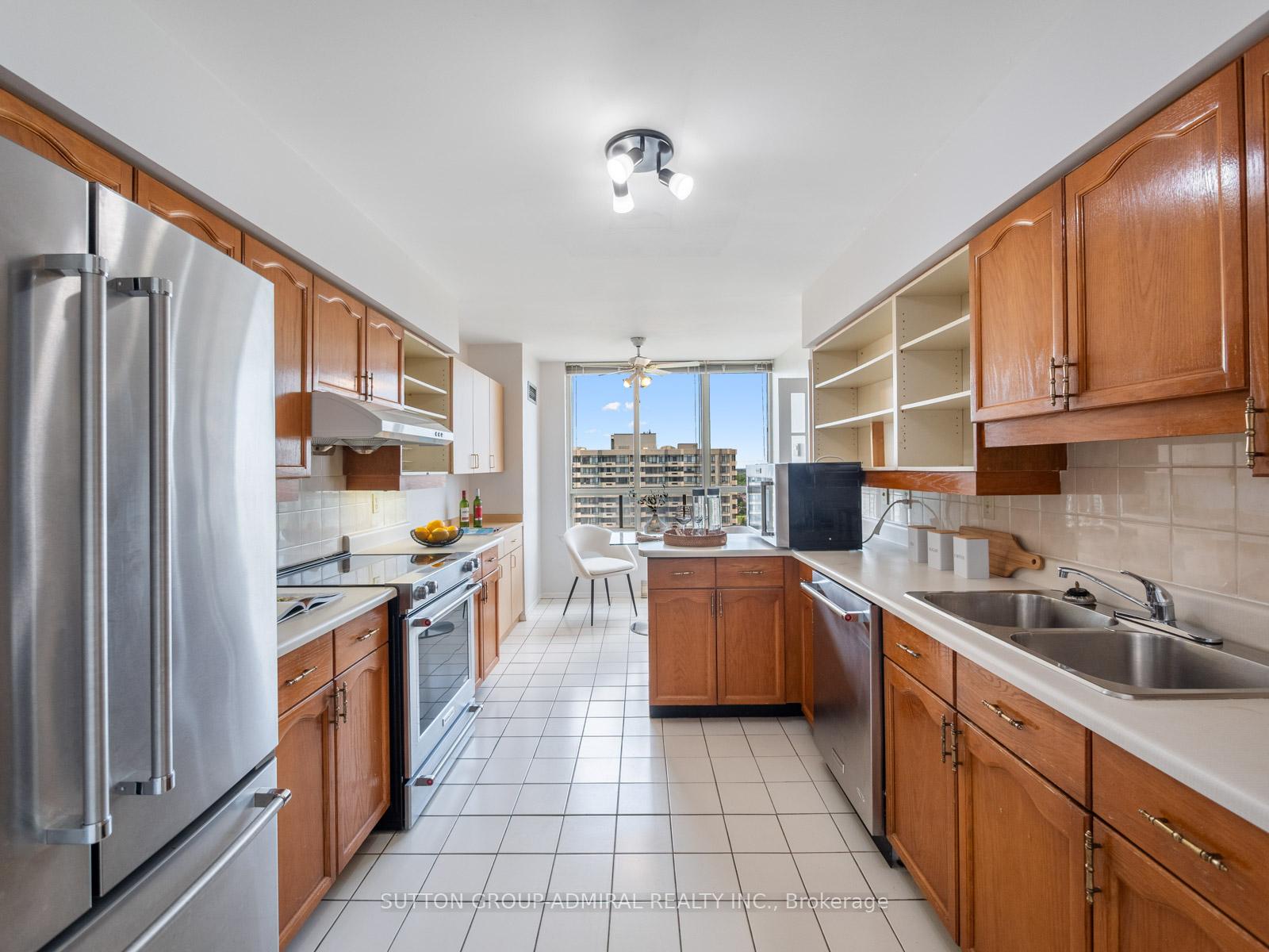 3 Bedrooms Condo at 175 Bamburgh, Toronto For sale
