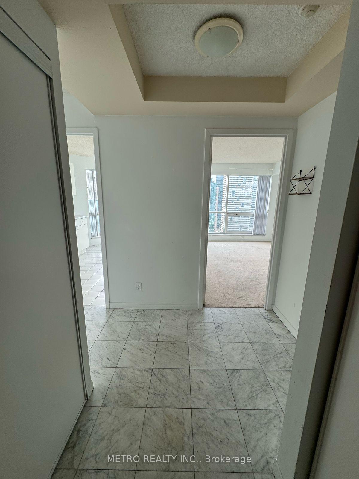 2 Bedrooms Condo at 10 Yonge, Toronto For sale