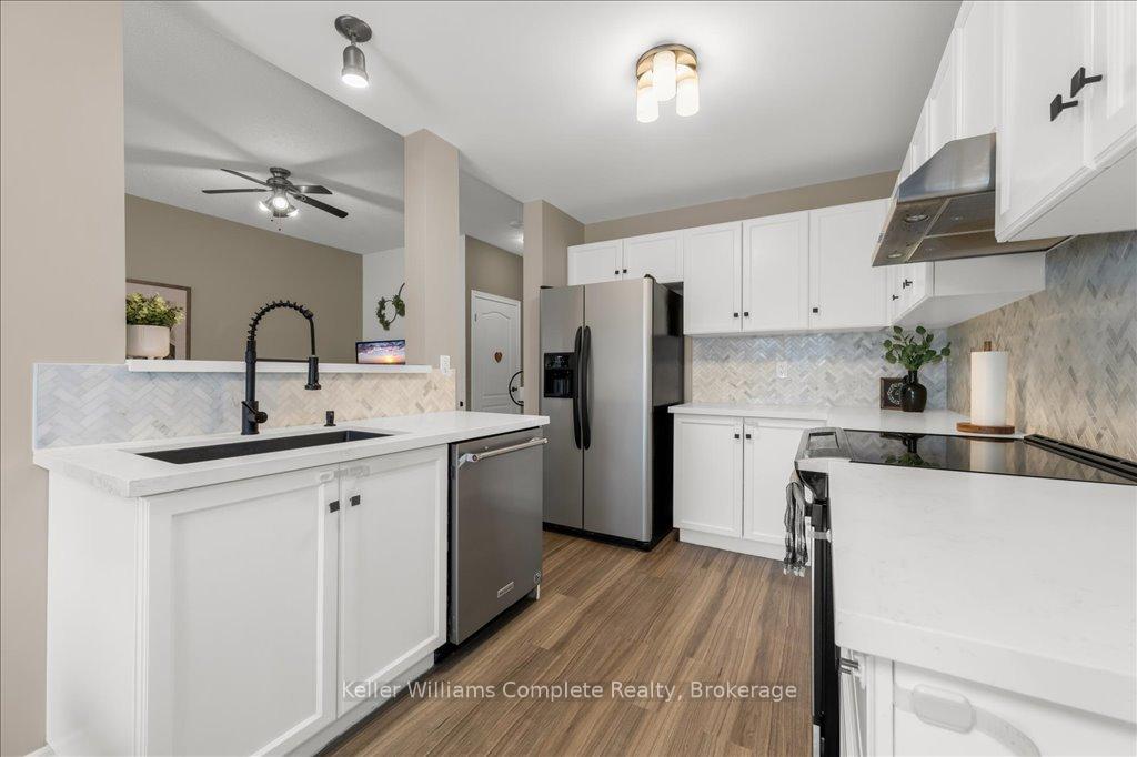 3 Bedrooms Condo at 6 Liddycoat,  Hamilton For sale
