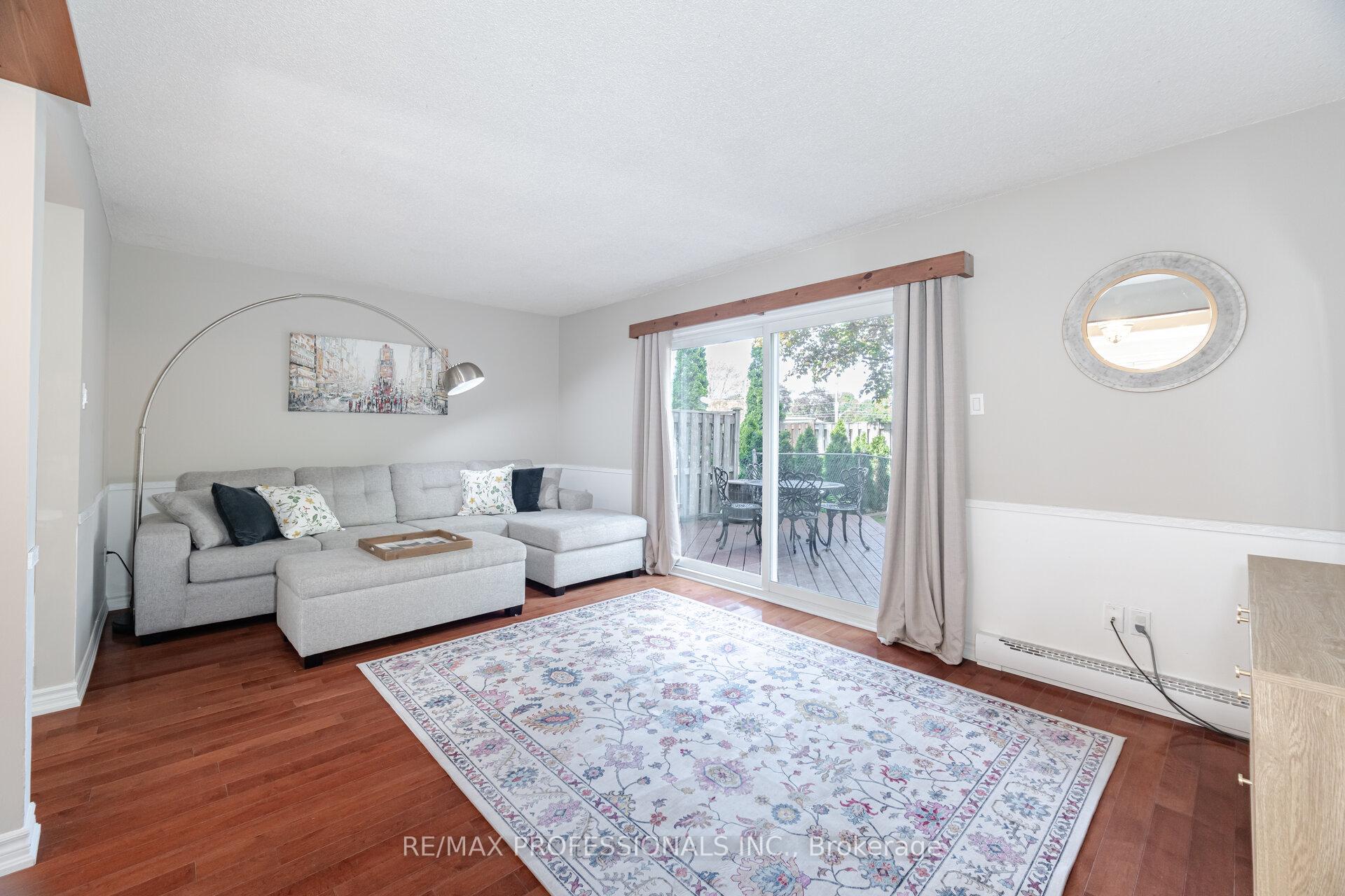 3 Bedrooms Condo at 582 Renforth, Toronto For sale