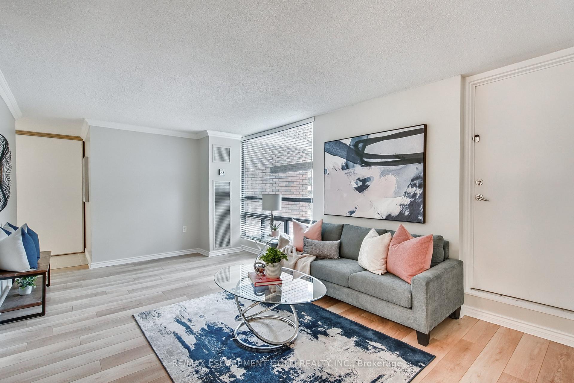 2 Bedrooms Condo at 222 Jackson,  Hamilton For sale