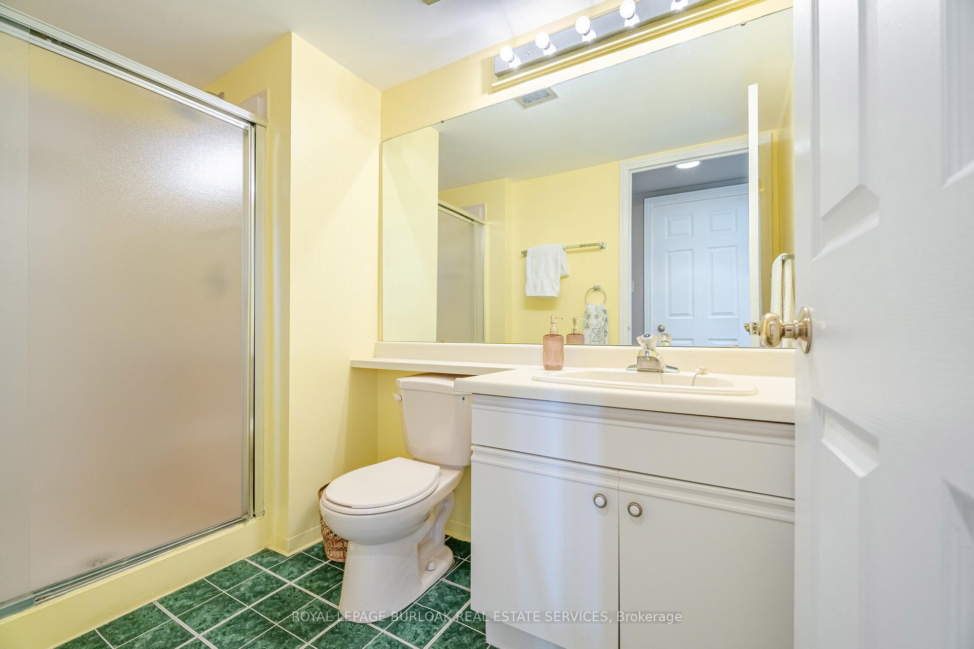 2 Bedrooms Condo at 1230 Marlborough, Oakville For sale