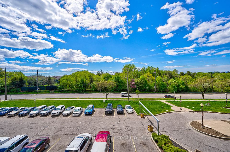 2000 Sheppard Avenue W 411