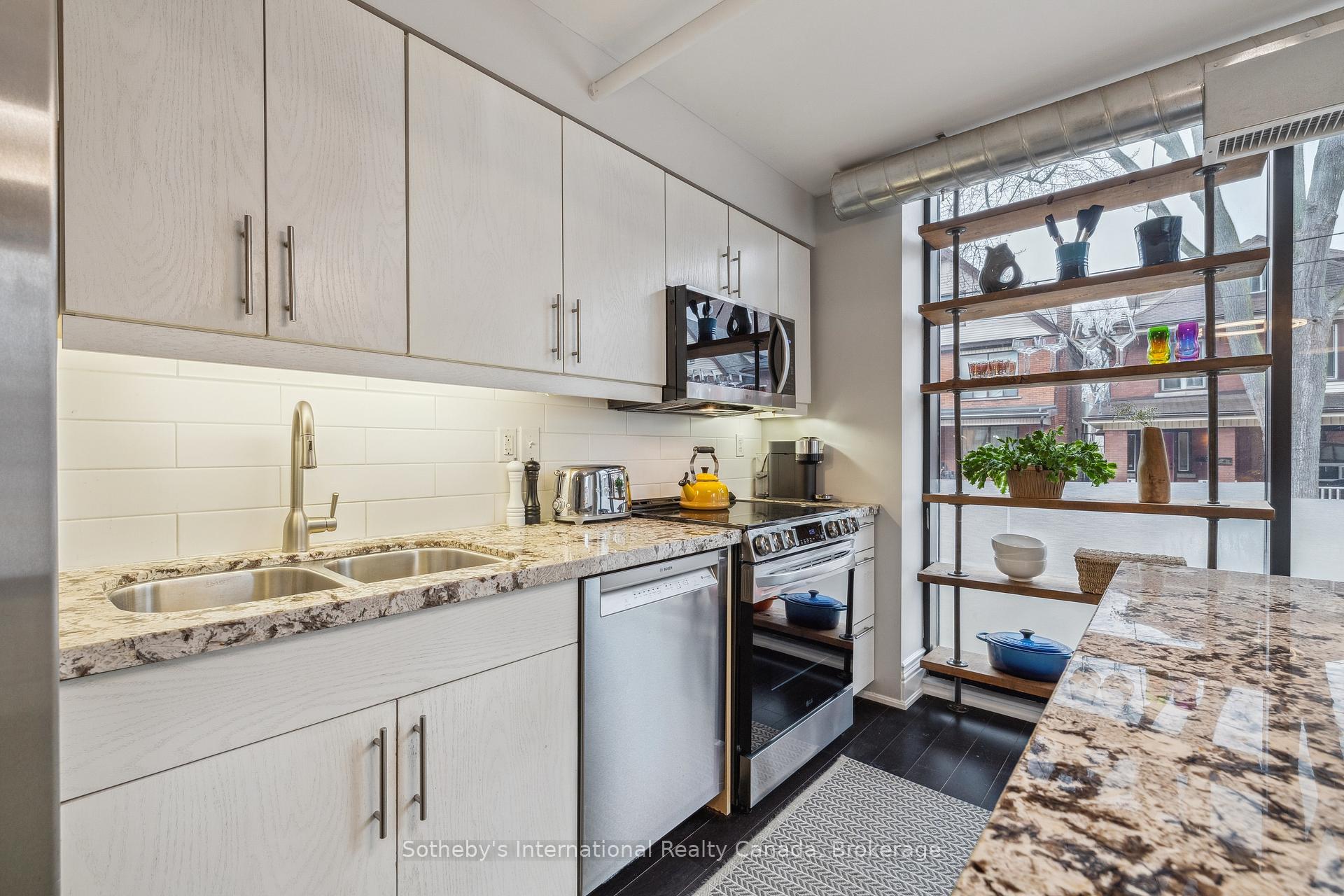 3 Bedrooms Condo at 200 Stinson, Hamilton For sale