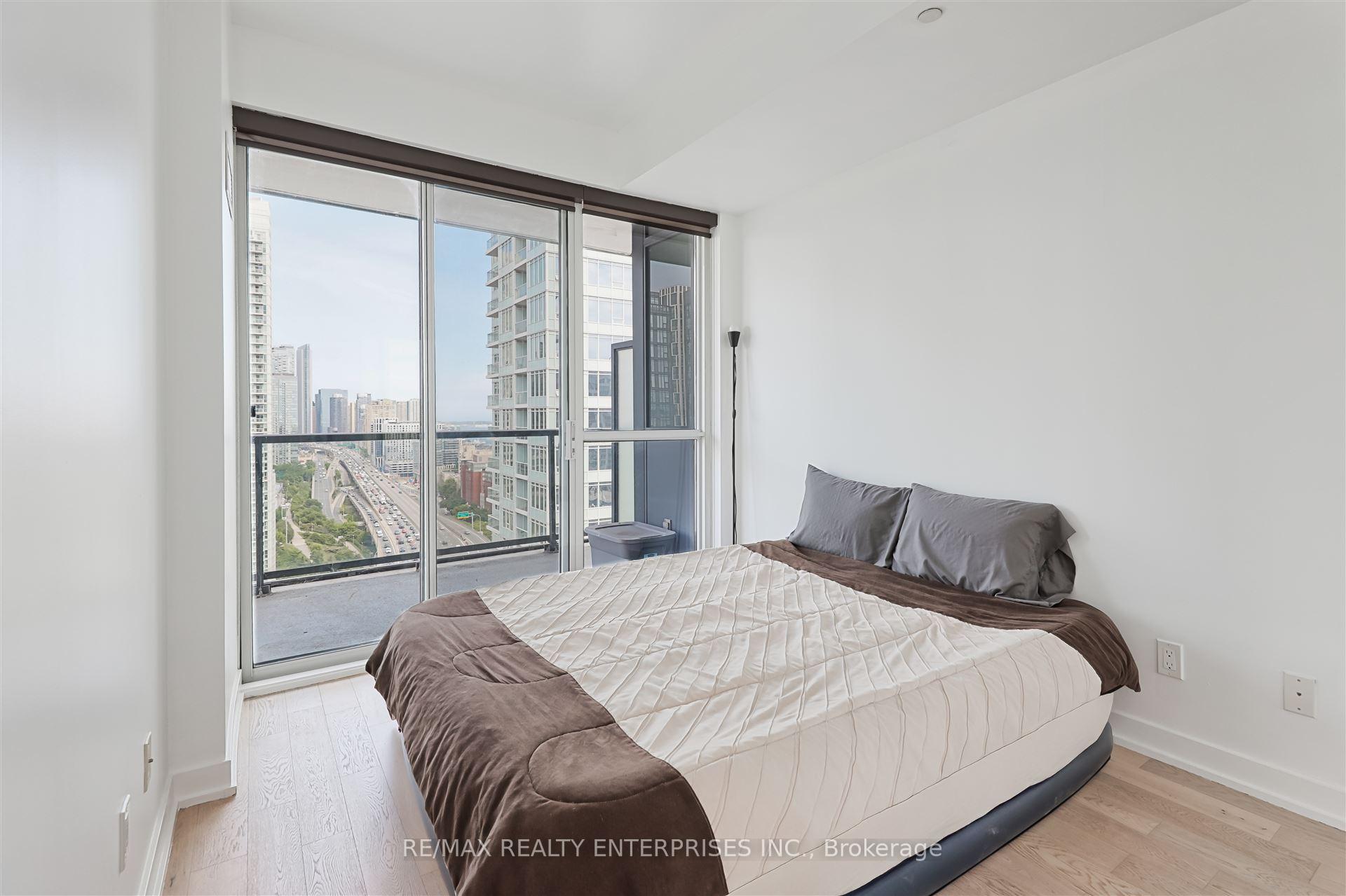2 Bedrooms Condo at 20 Bruyeres, Toronto For sale