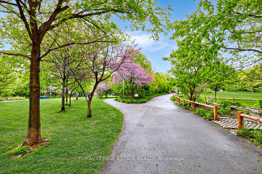 3 Bedrooms Condo at 120 Bayview, Toronto For sale