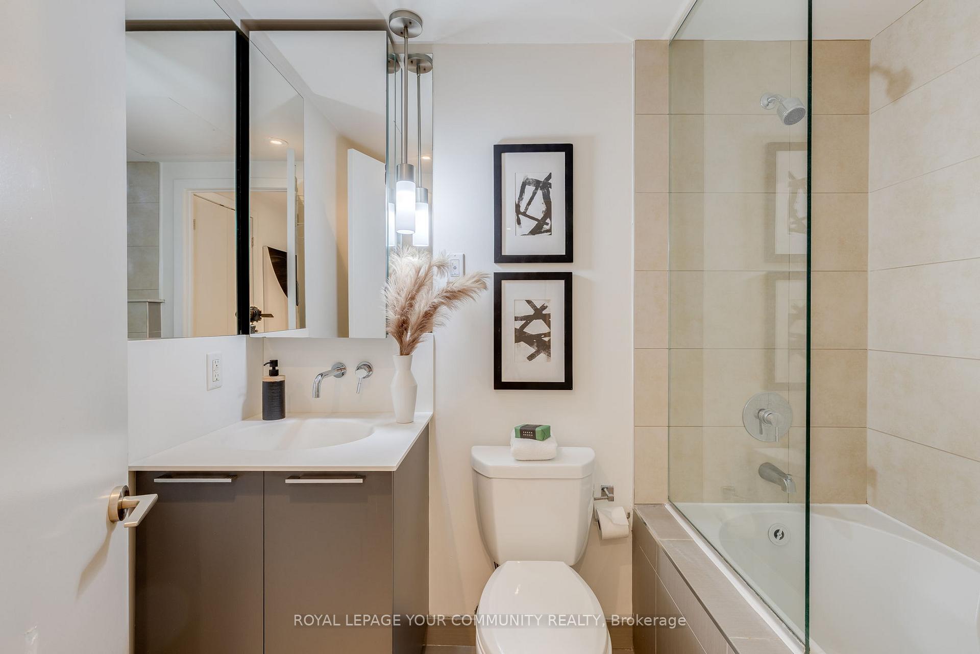 1 Bedroom Condo at 650 King, Toronto For sale