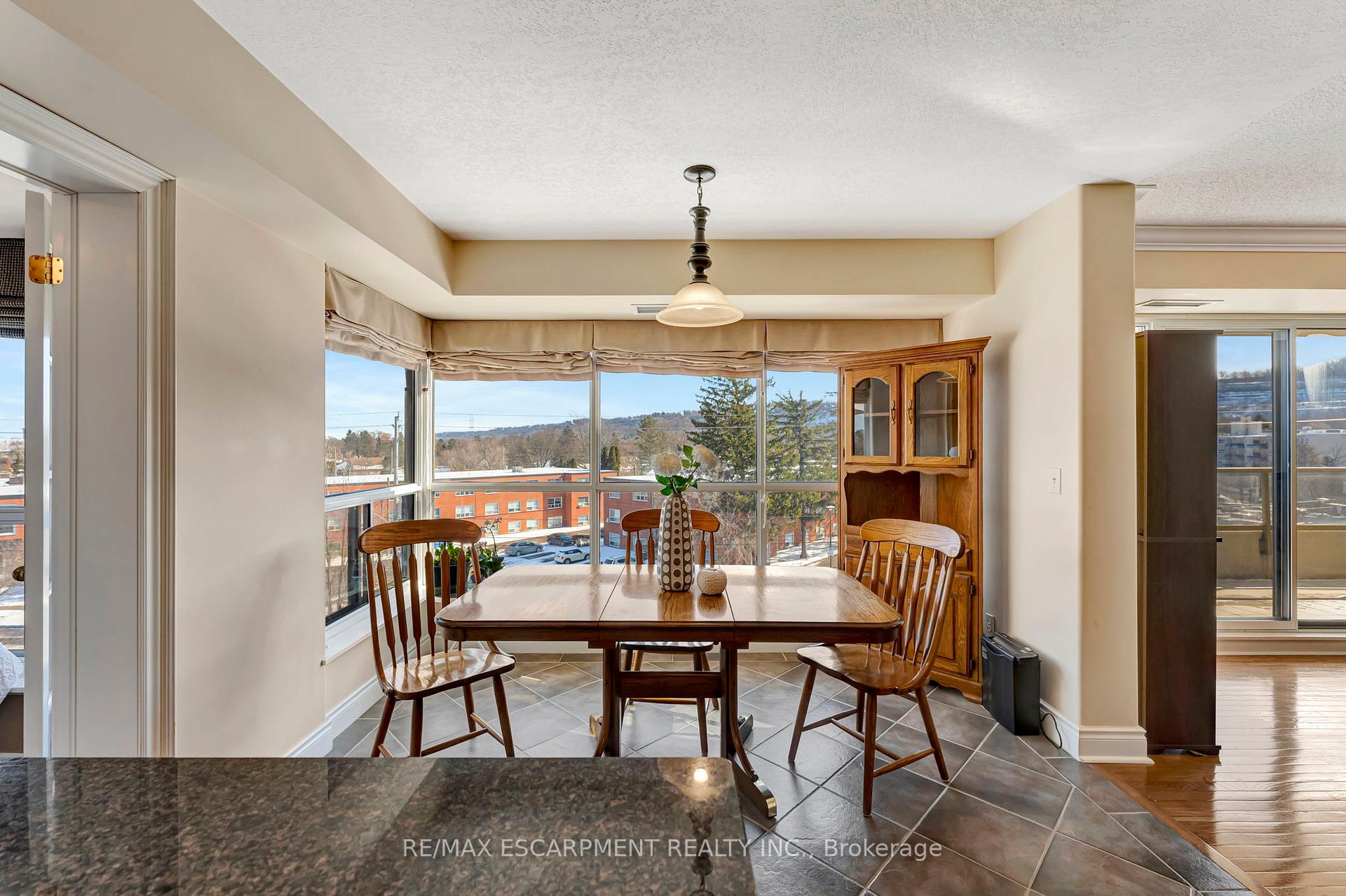 2 Bedrooms Condo at 1770 Main,  Hamilton For sale
