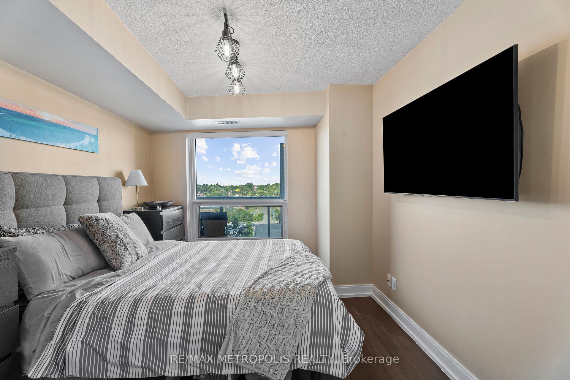 1 Bedroom Condo at 135 Village Green, Toronto For sale