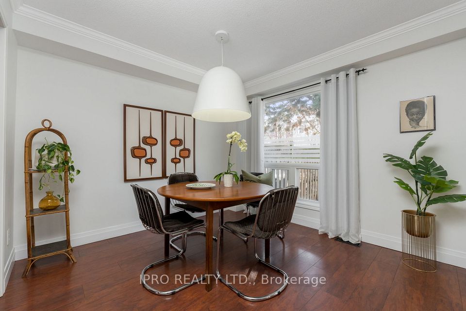 Ddining Room1