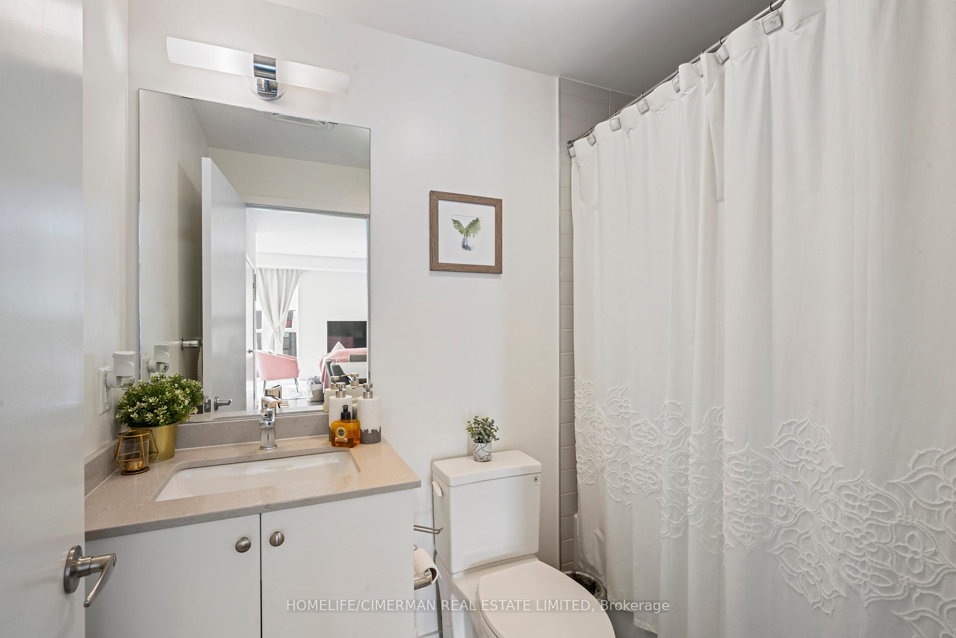 4 Bedrooms Condo at 210 Sabina, Oakville For sale