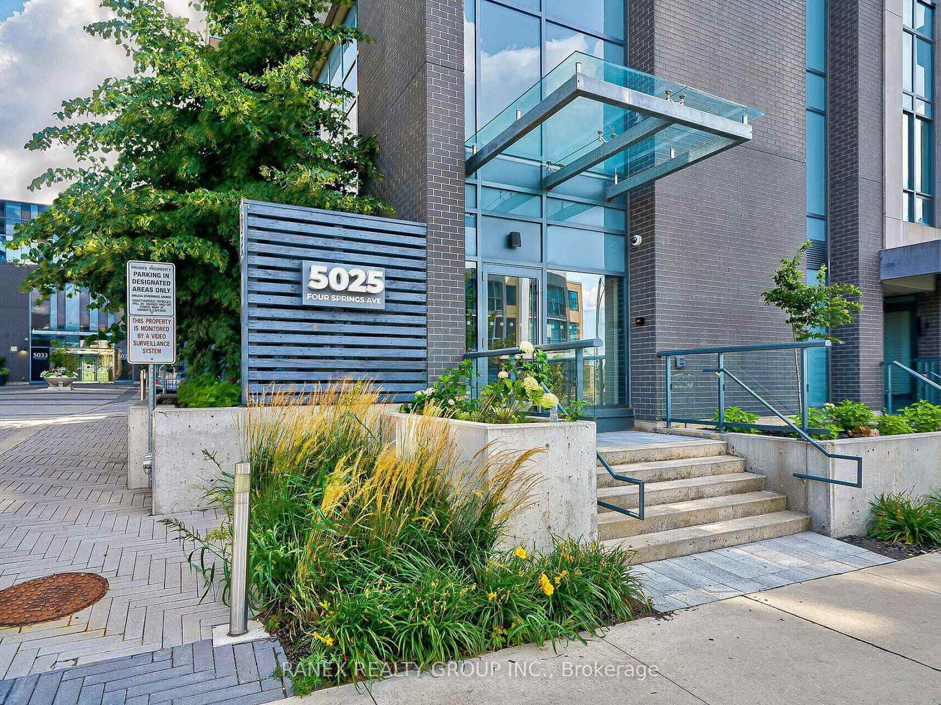 2 Bedrooms Condo at 5025 Four Springs, Mississauga For sale