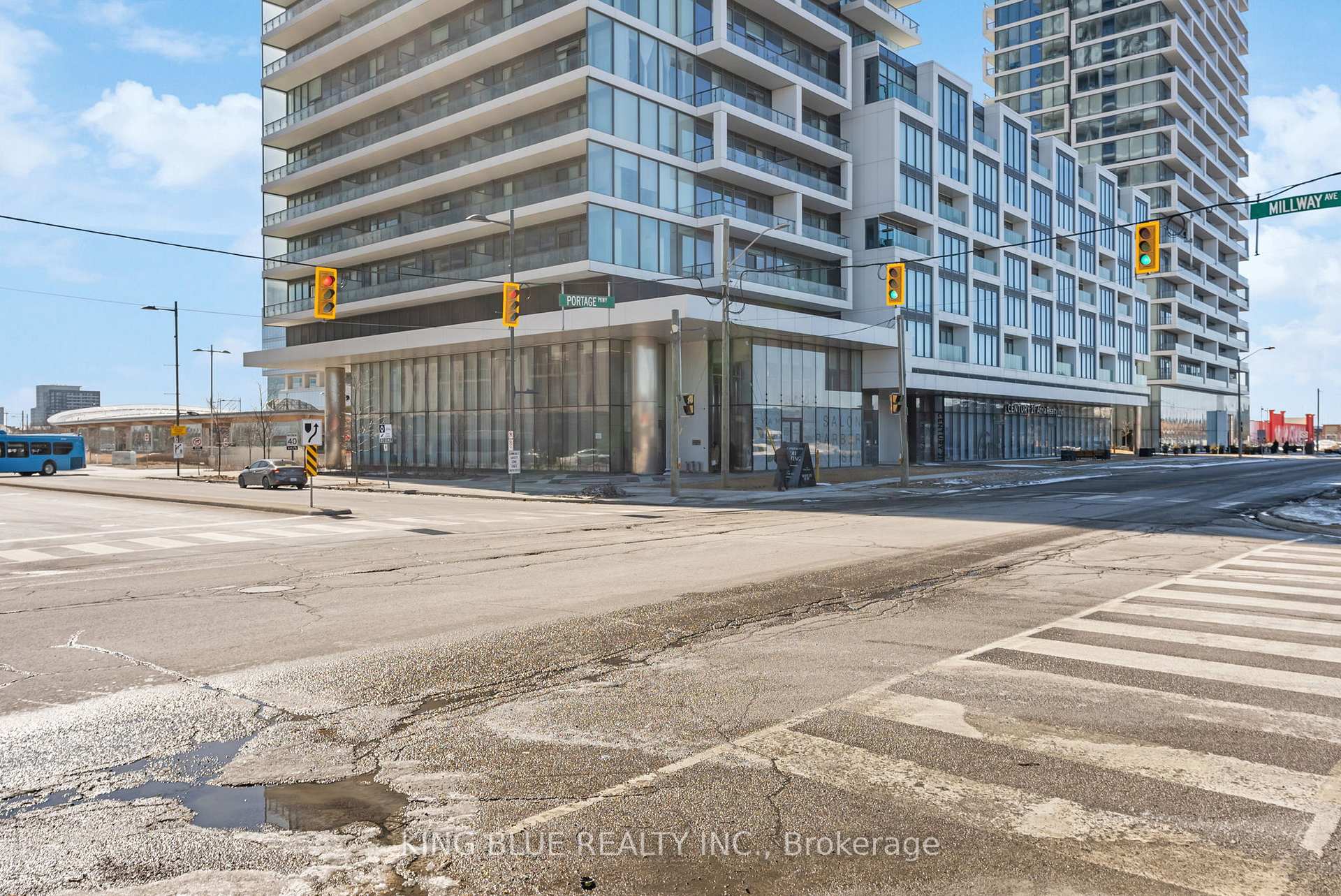 2 Bedrooms Condo at 950 Portage,  Vaughan For sale