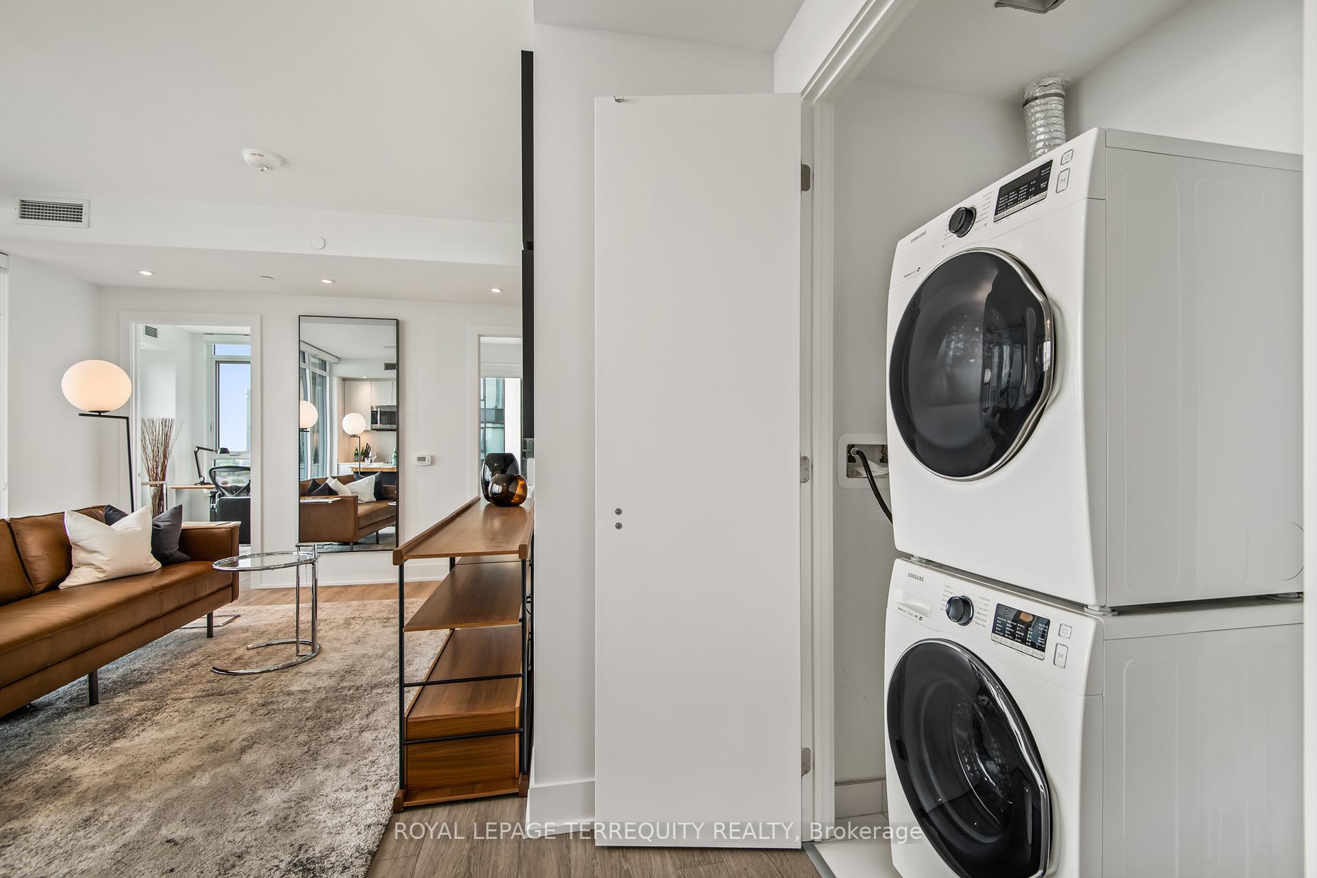 3 Bedrooms Condo at 1926 Lake Shore, Toronto For sale