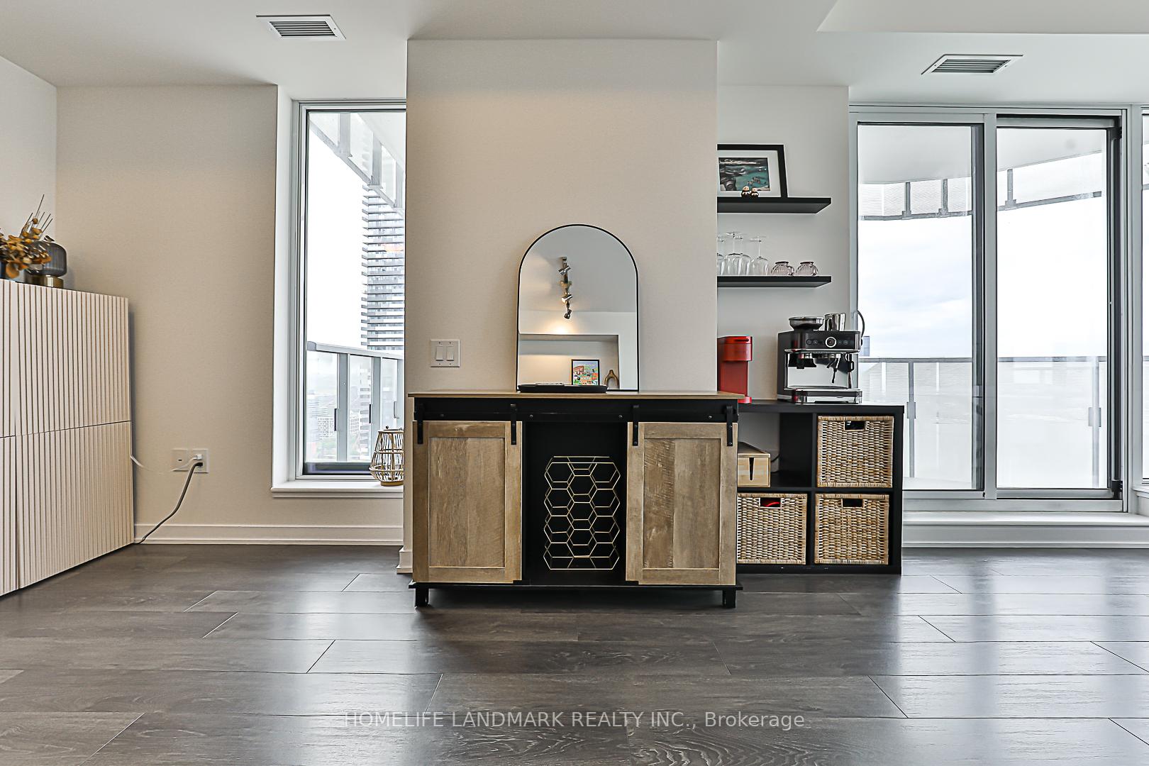 3 Bedrooms Condo at 28 Freeland, Toronto For sale