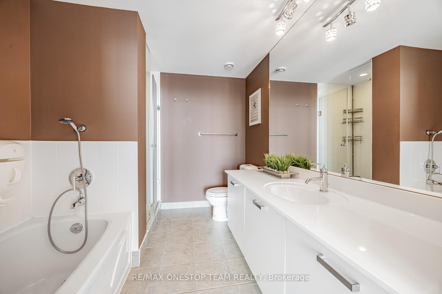 4 Bedrooms Condo at 832 Bay, Toronto For sale